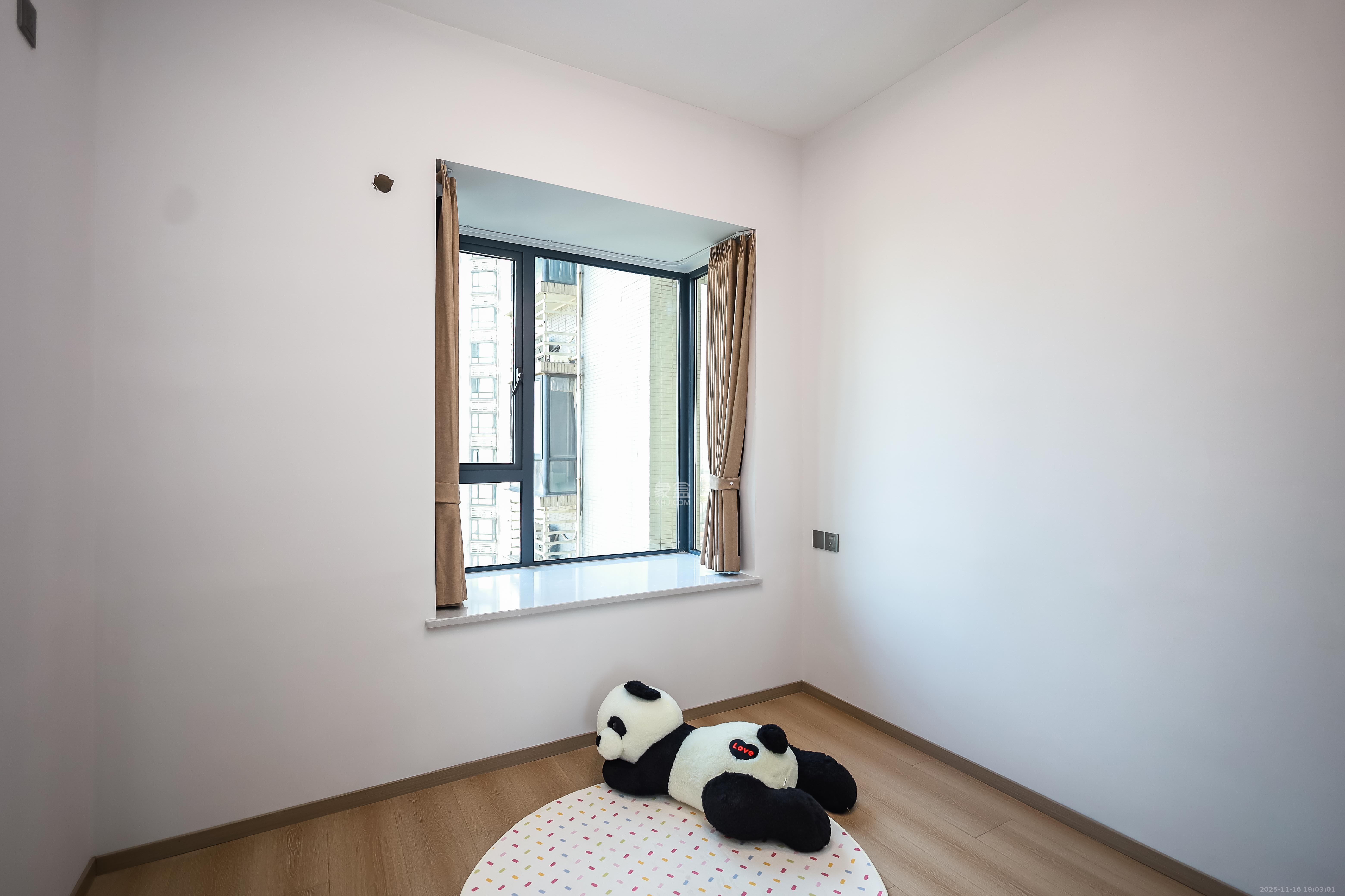 莱茵城  4室2厅2卫    116.0万卧室