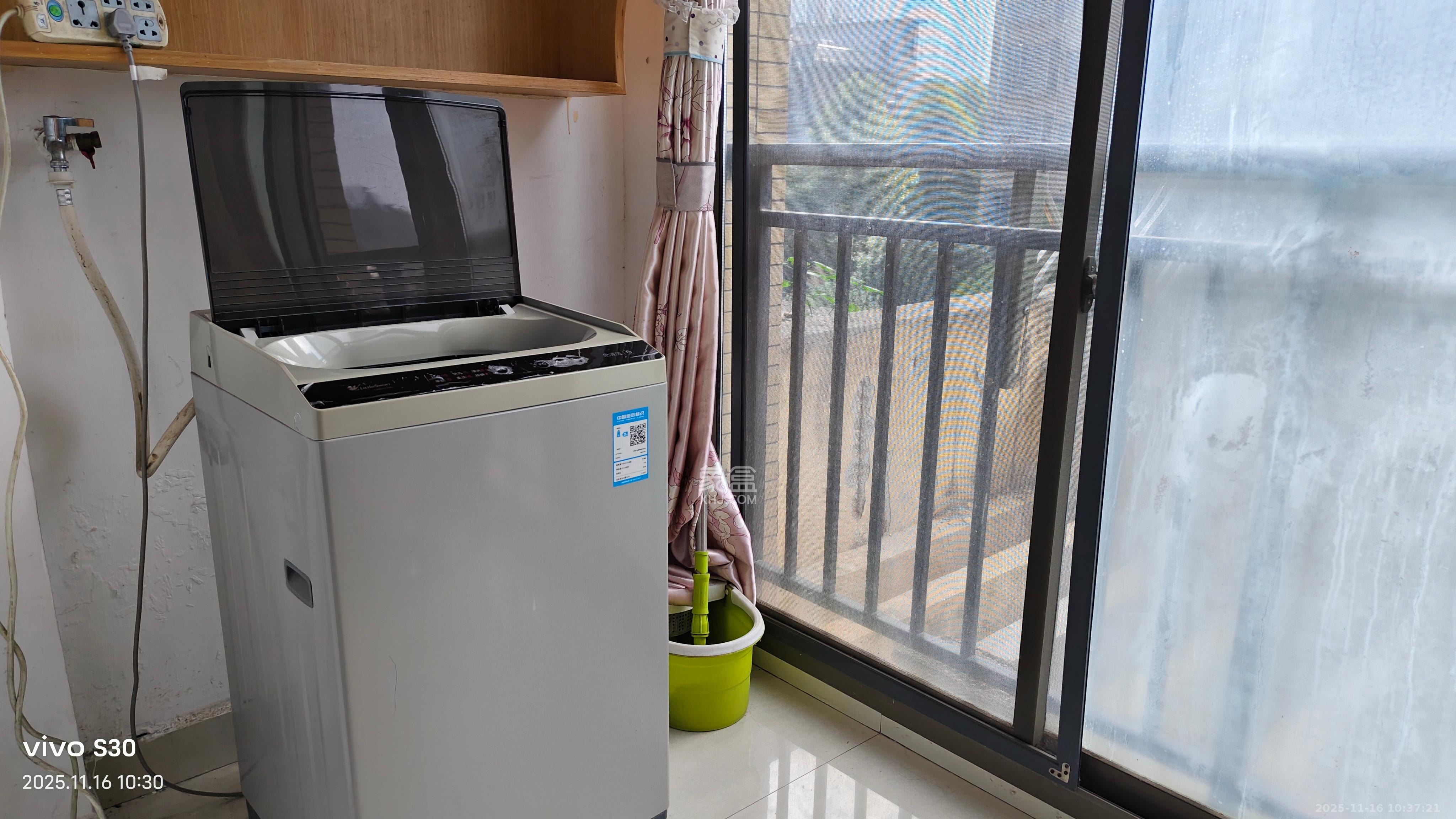 阳光晶城  2室1厅1卫    1800.0元/月室内图