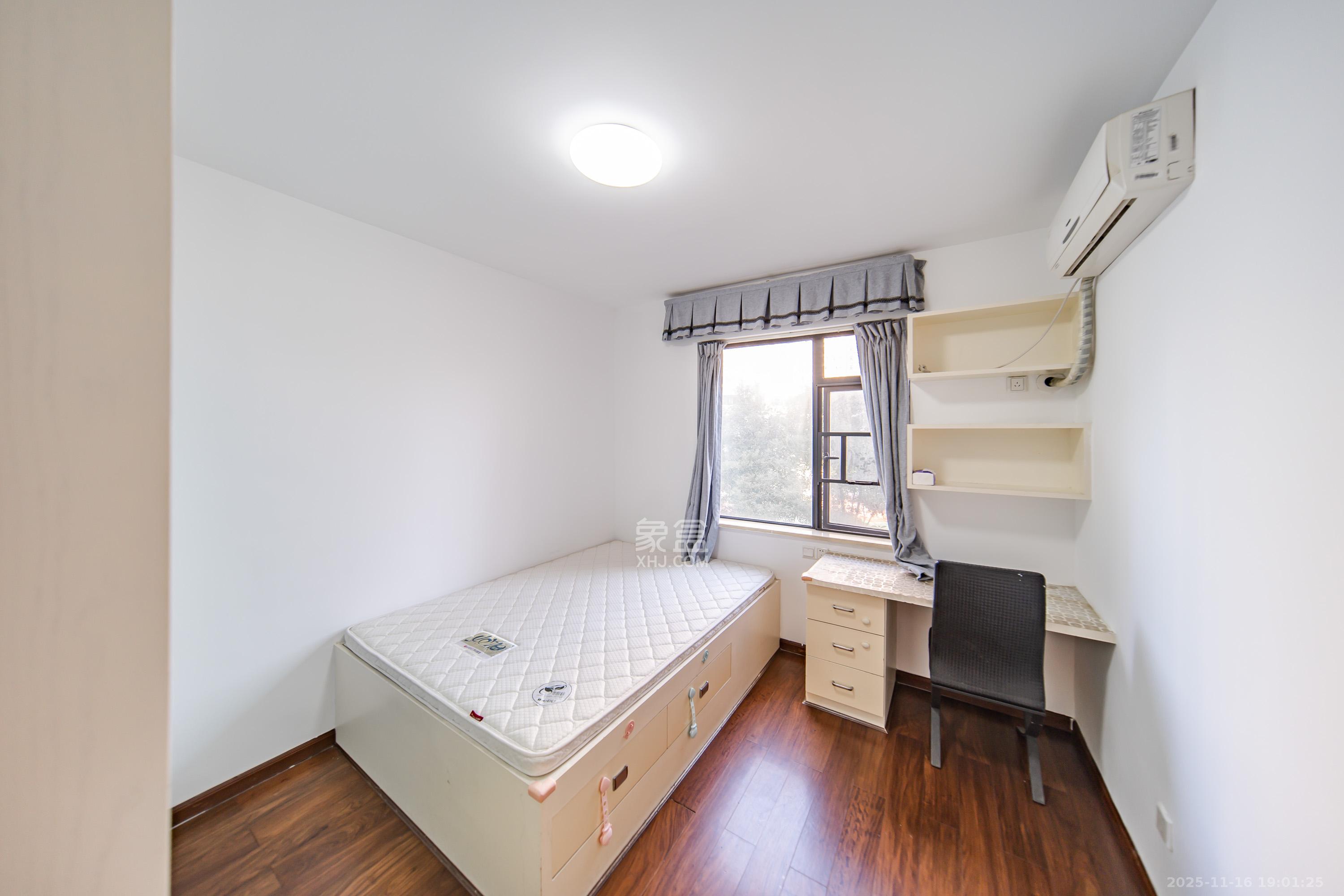 香江锦城  3室2厅2卫    128.0万卧室