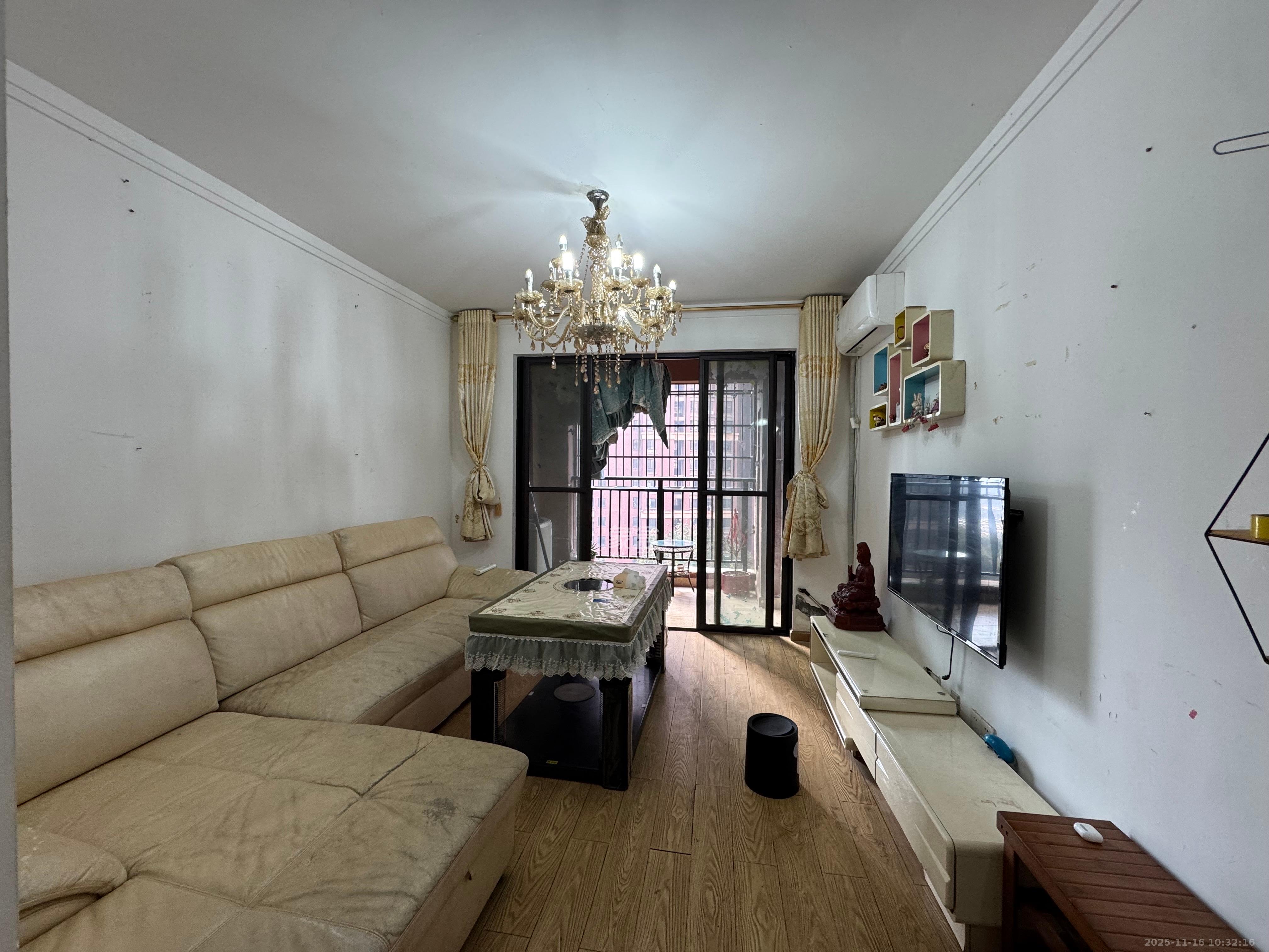 新城国际花都  2室2厅1卫    1500.0元/月