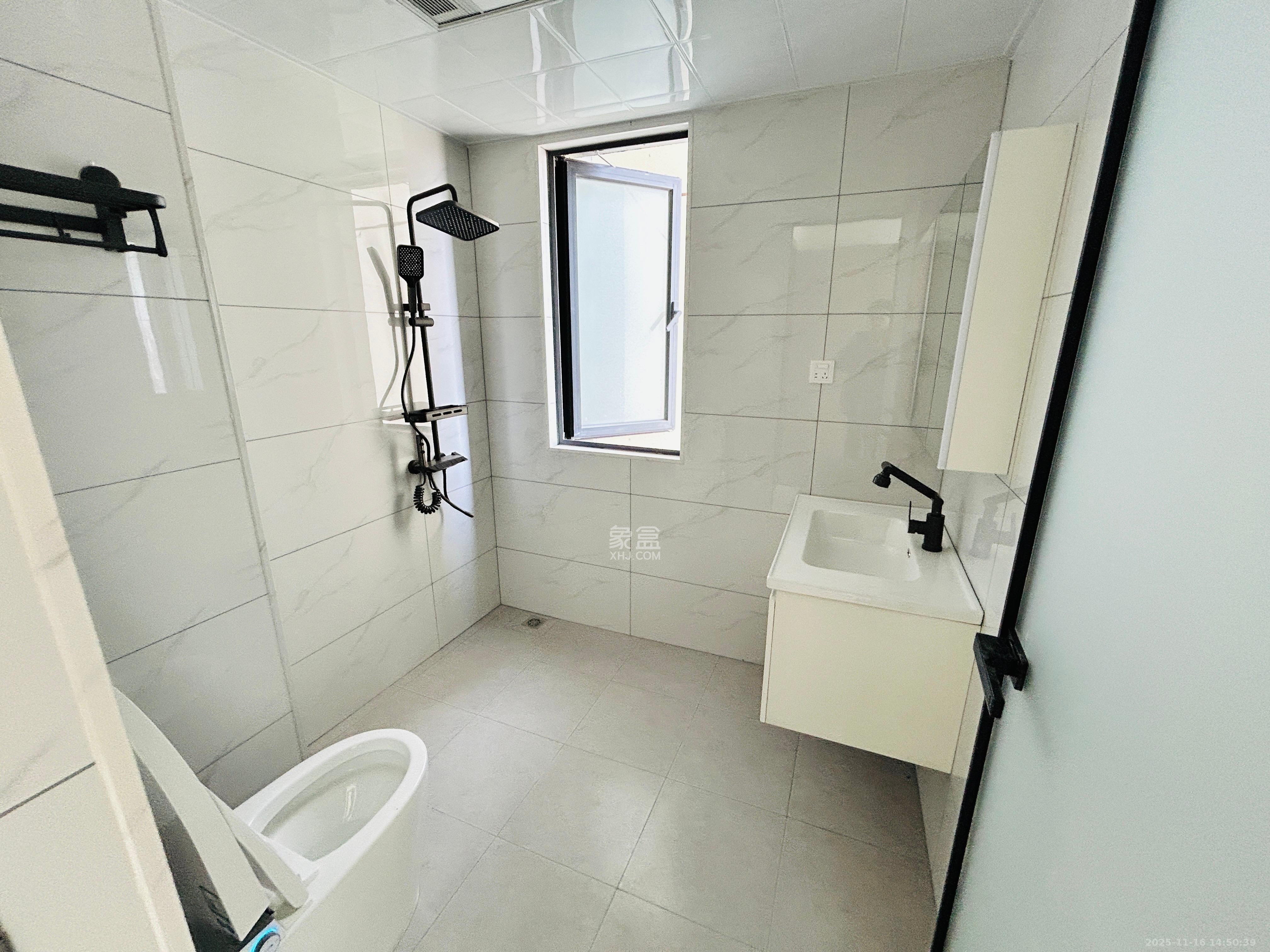 招商蛇口璀璨学府  3室2厅2卫    3000.0元/月室内图