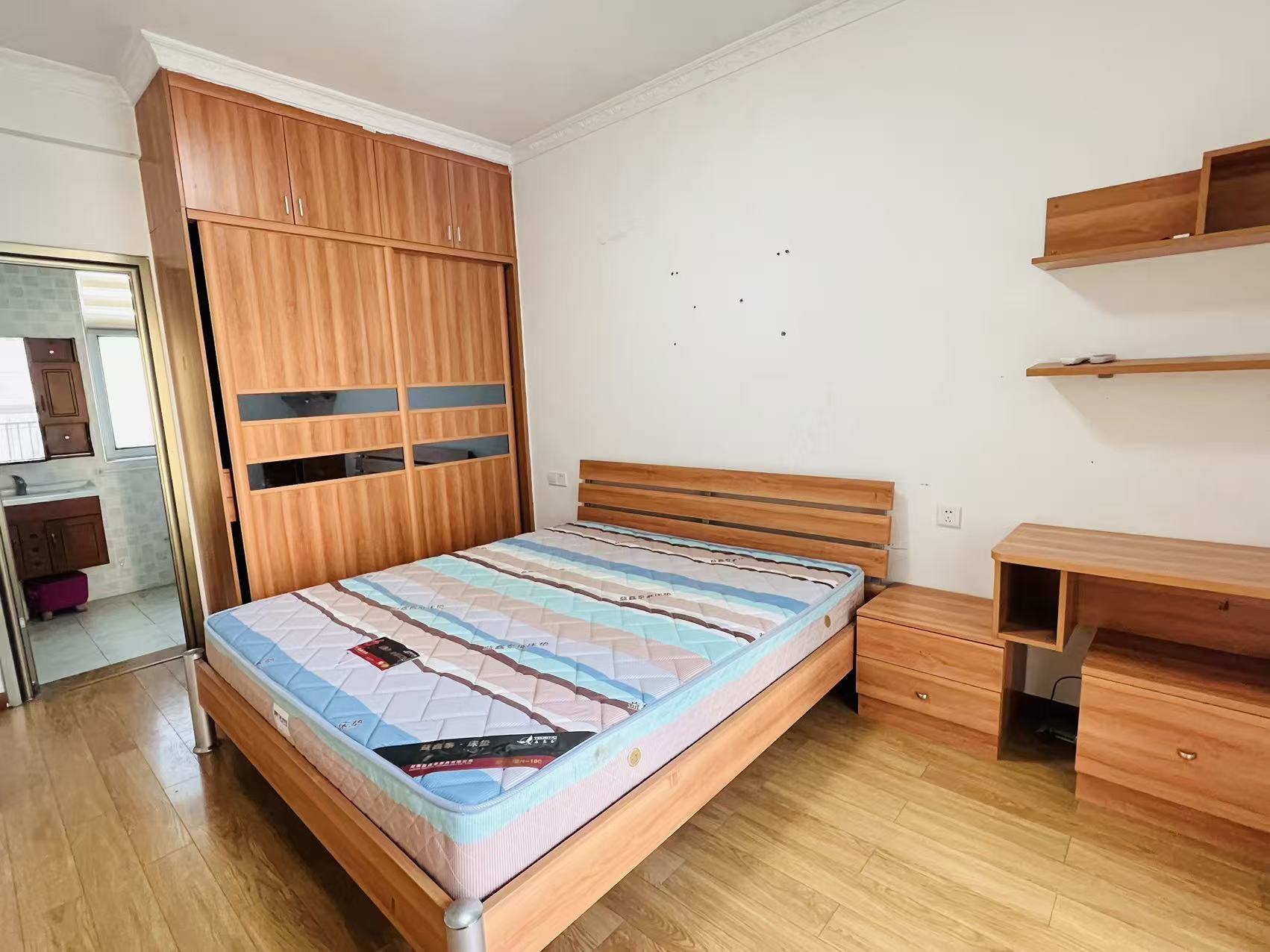 学府花园(文苑瑞景) 3室2厅2卫 1500.0元/月 学府花园(文苑瑞景) 3室2厅2卫 1500.0元/月室内图