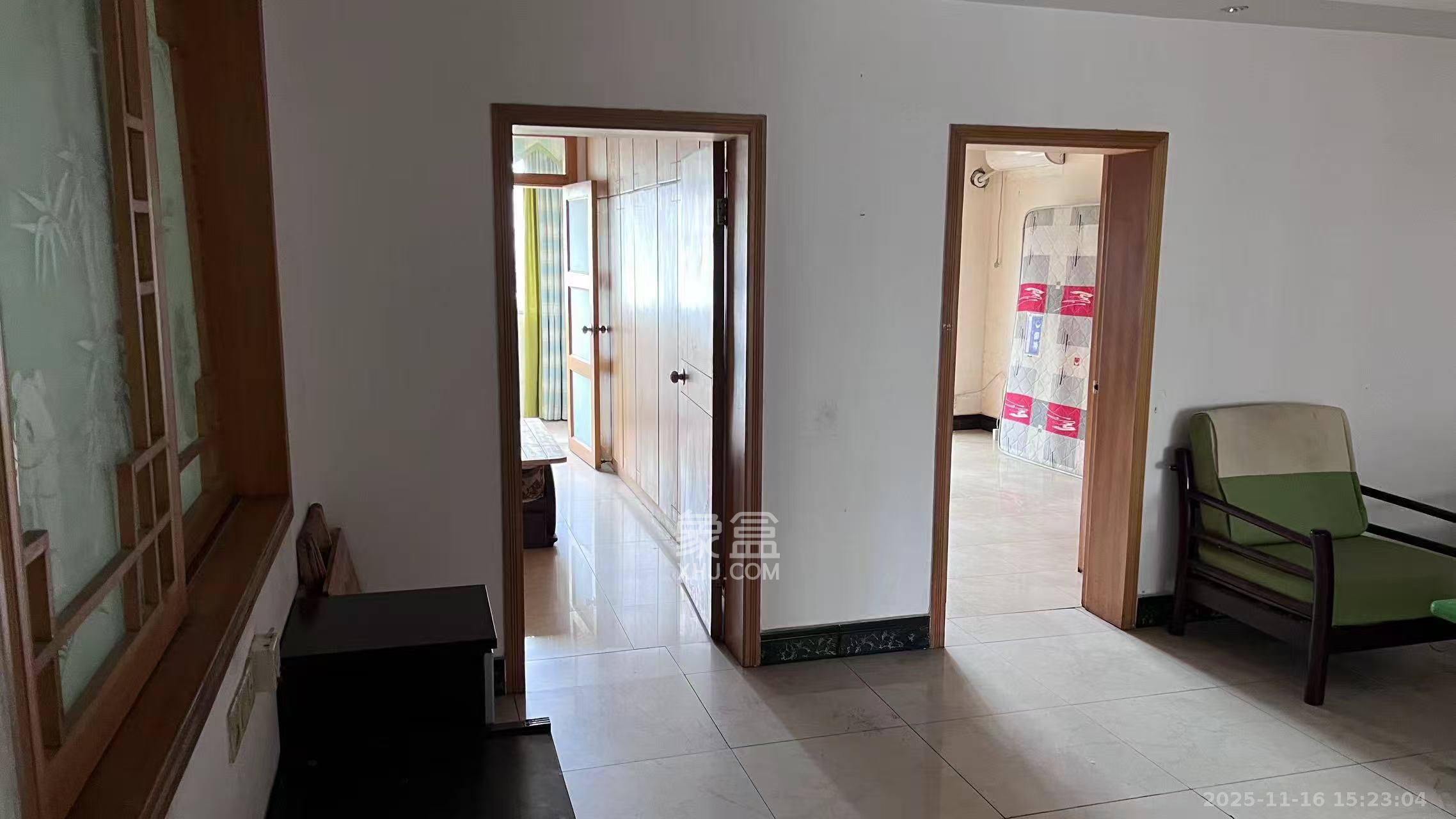 天龙花园  1室2厅1卫    2000.0元/月室内图