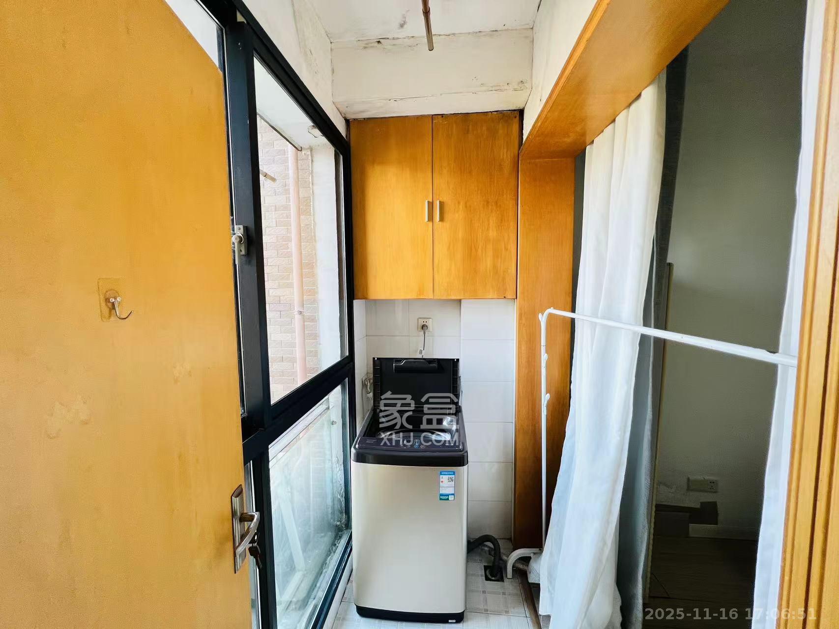 城市森林  1室1厅1卫    1800.0元/月室内图