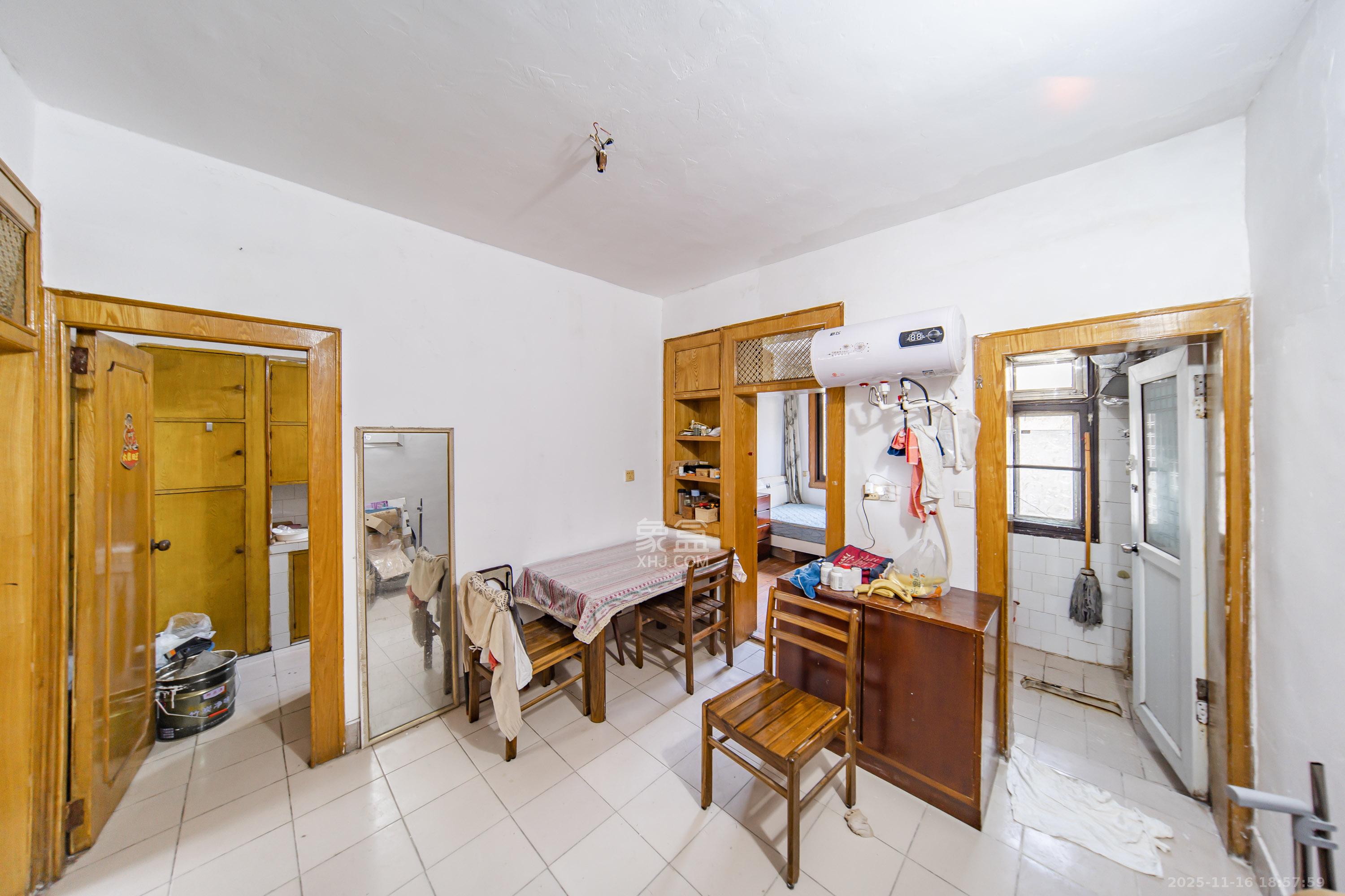 湘雅医学院(湘雅附一北院) 3室2厅1卫 50.0万 湘雅医学院(湘雅附一北院) 3室2厅1卫 50.0万客厅