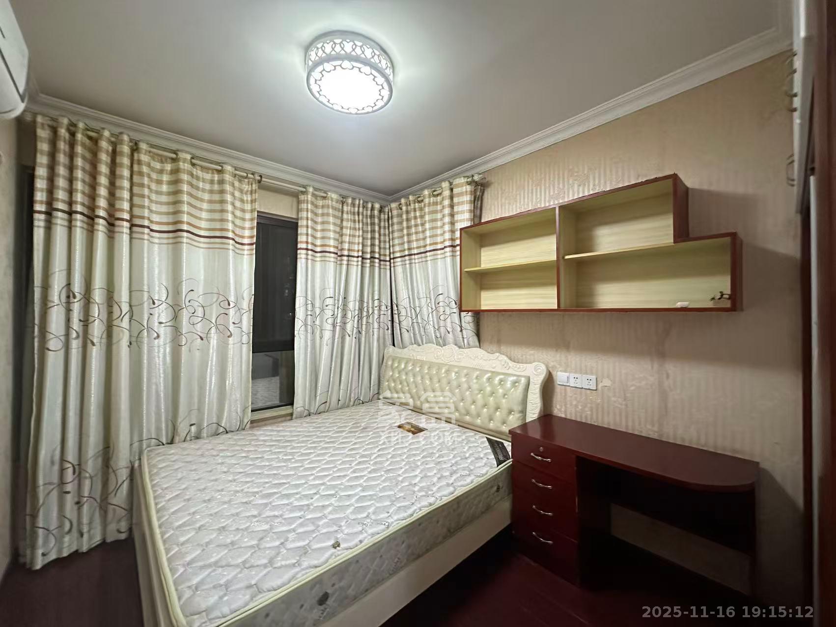 华润凤凰城三期  3室2厅1卫    1800.0元/月室内图