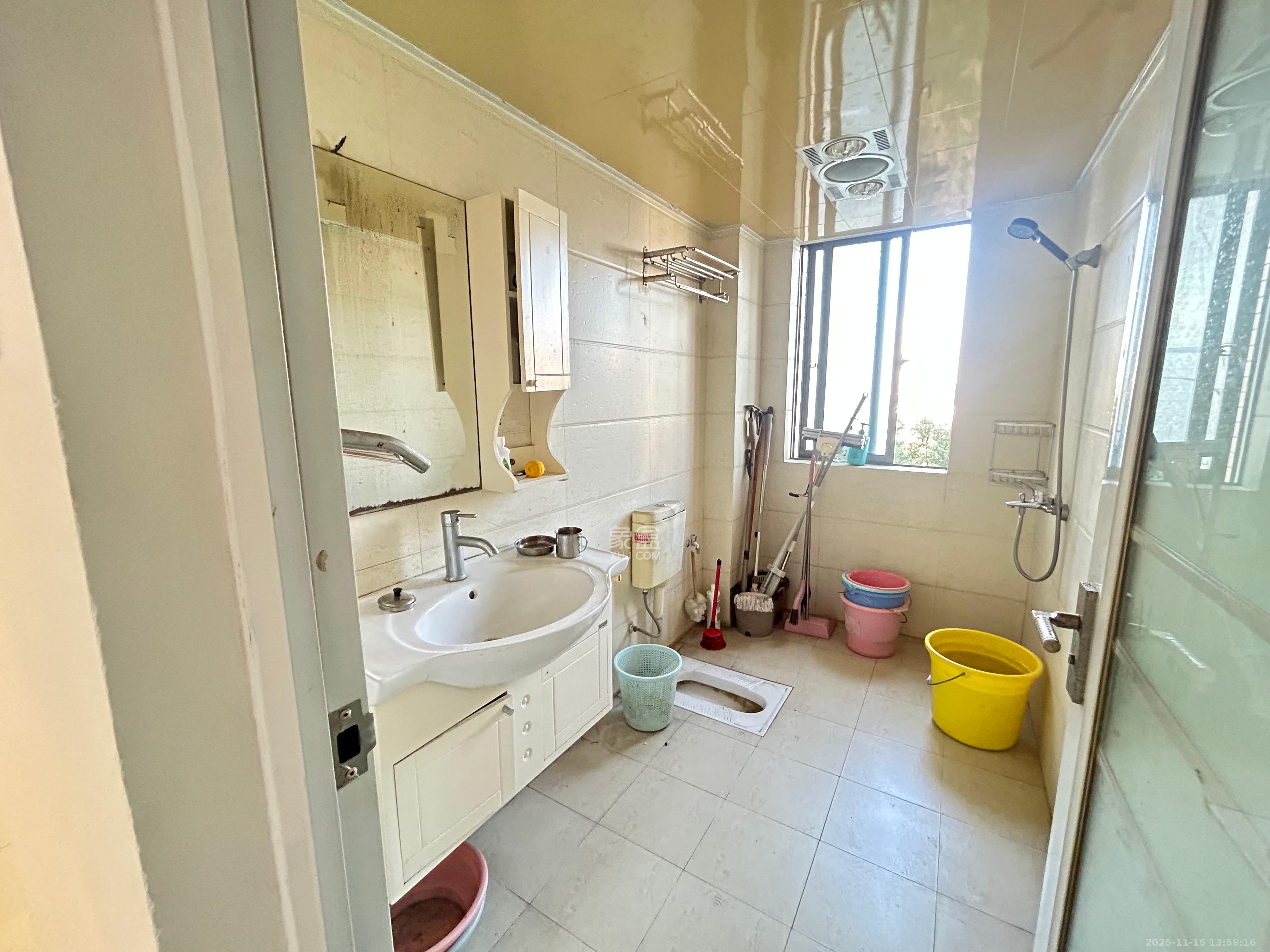 上海城小区  4室2厅2卫    2400.0元/月室内图