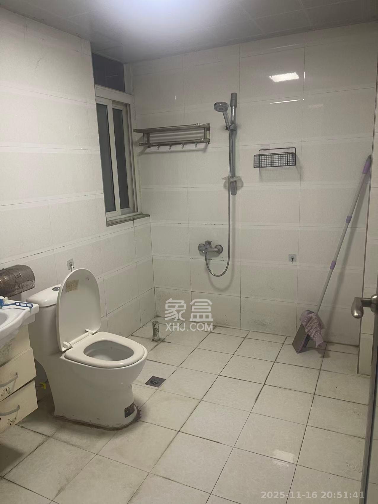 和馨园  1室1厅1卫    2400.0元/月室内图