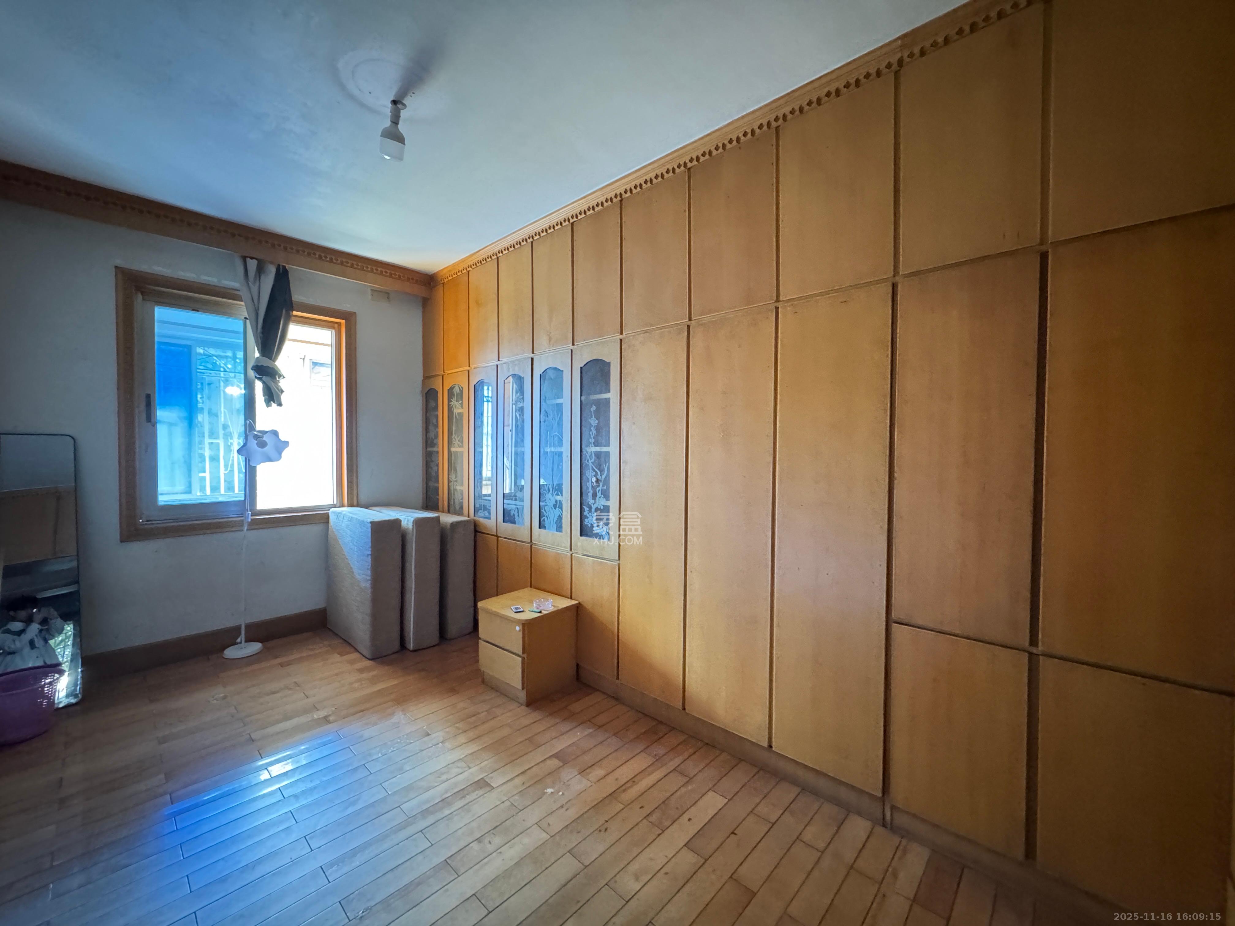 刑警之家  1室2厅1卫    2200.0元/月室内图