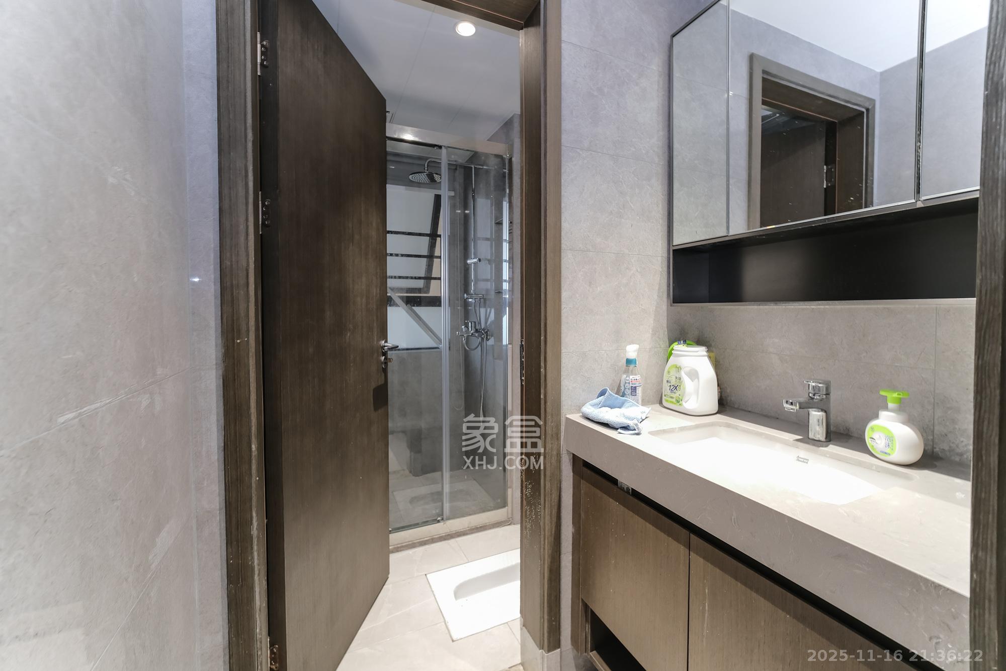 荣盛锦绣学府 3室2厅2卫 95.0万 荣盛锦绣学府 3室2厅2卫 95.0万卫生间