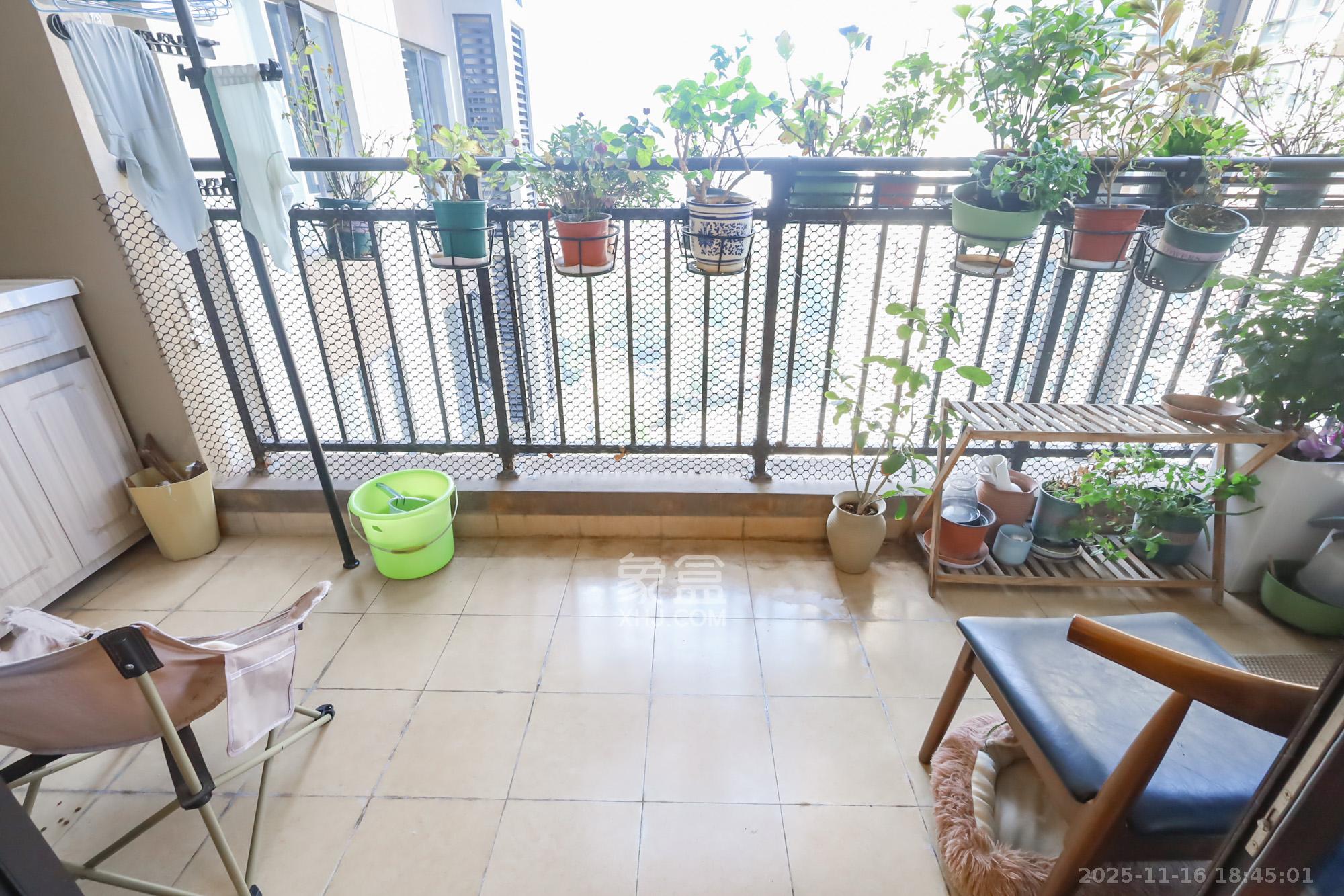 万科里金域国际 4室2厅2卫 220.0万 万科里金域国际 4室2厅2卫 220.0万阳台