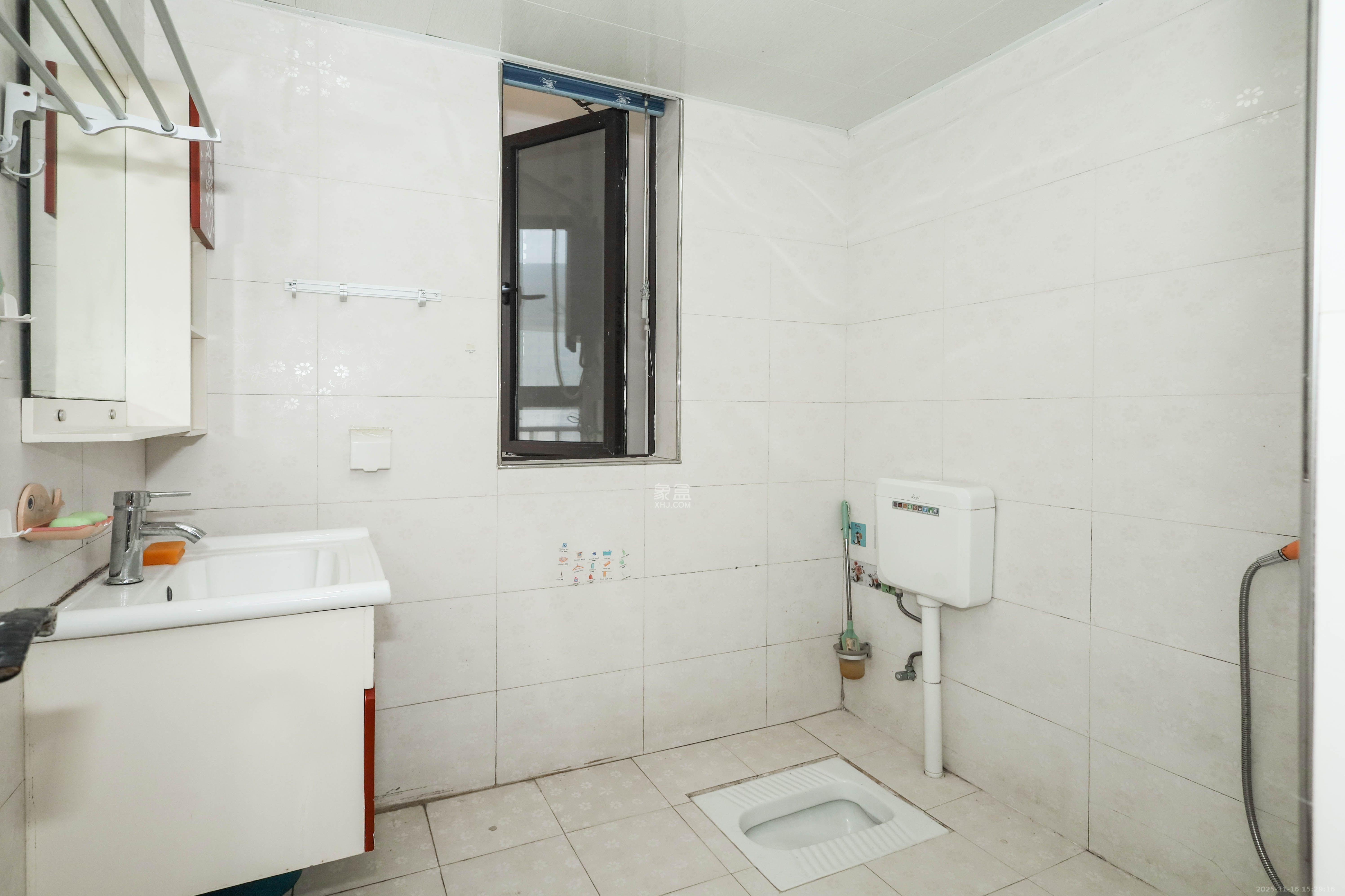 保利麓谷林语D区  2室2厅1卫    2300.0元/月室内图