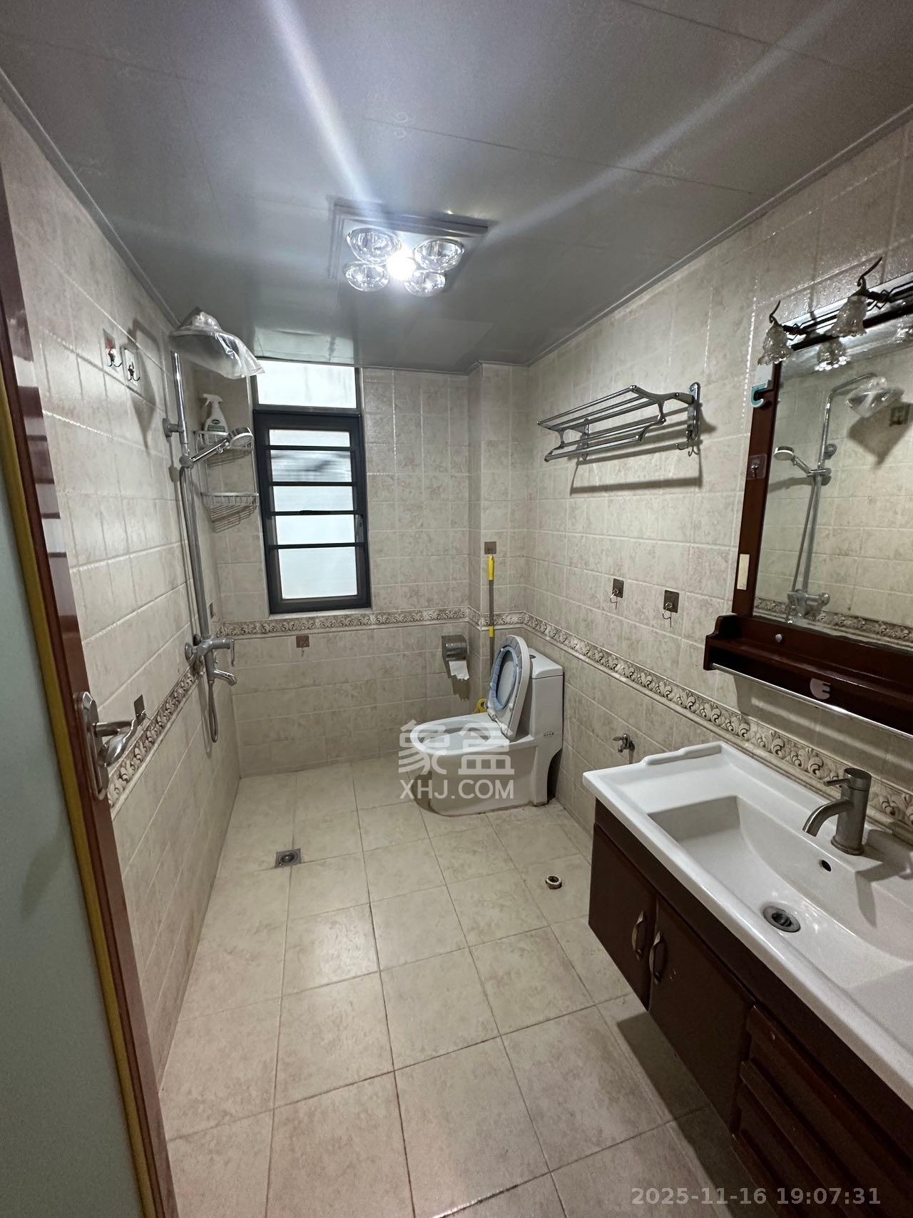 新城新世界一二三期 2室2厅1卫 2500.0元/月 新城新世界一二三期 2室2厅1卫 2500.0元/月室内图