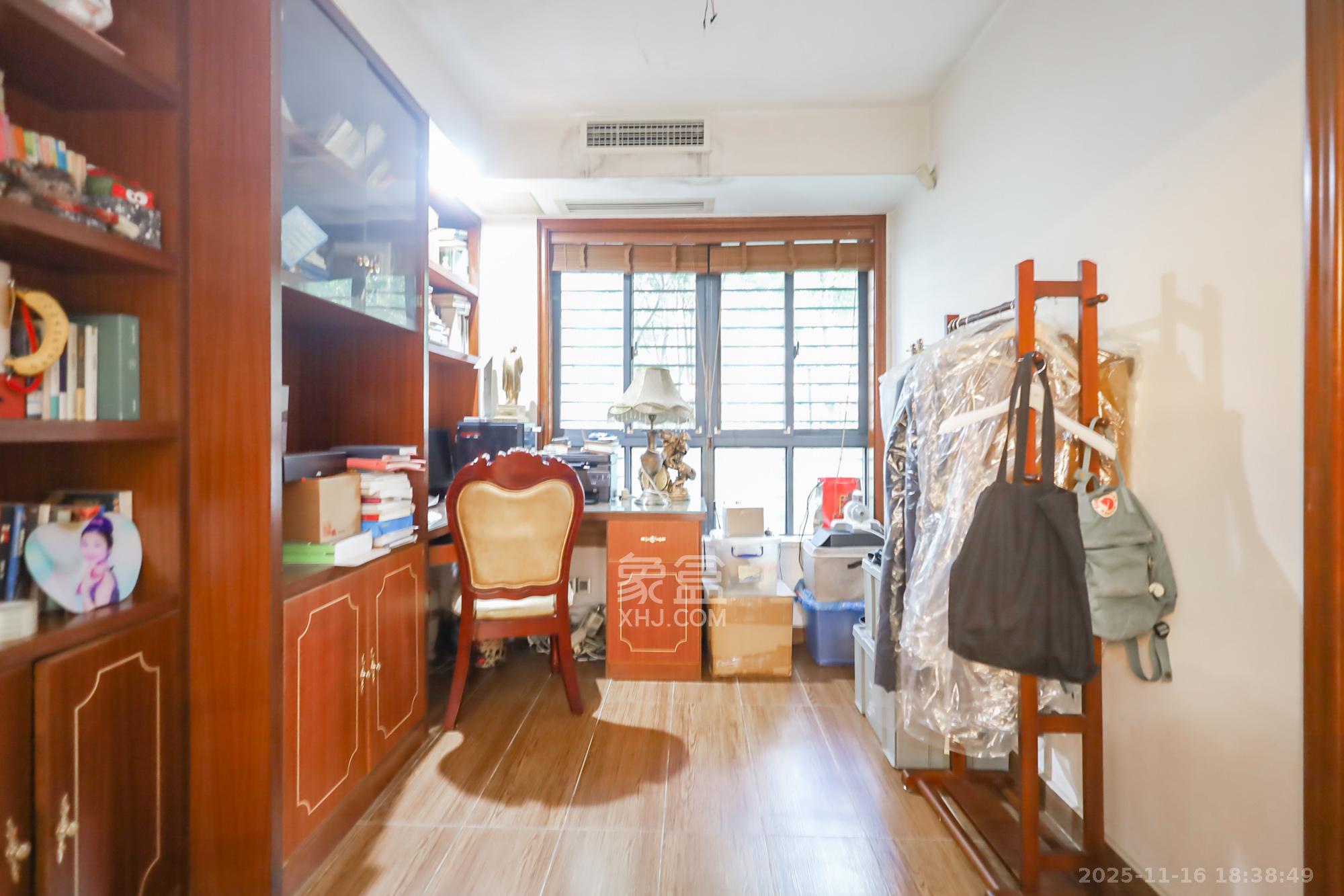 西山汇景一、二期 4室2厅2卫 356.0万 西山汇景一、二期 4室2厅2卫 356.0万卧室