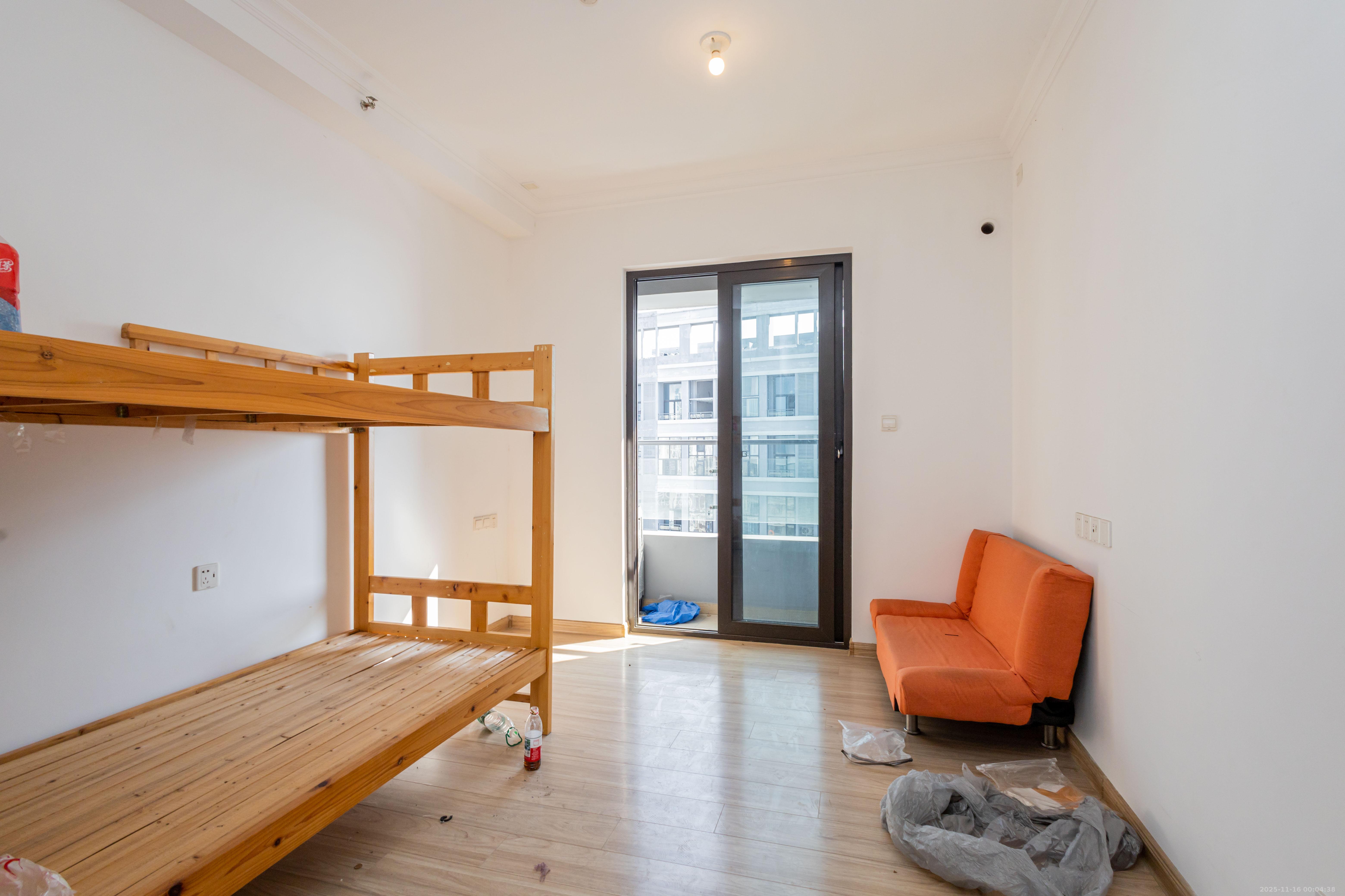 碧桂园星荟  1室0厅0卫    13.0万客厅