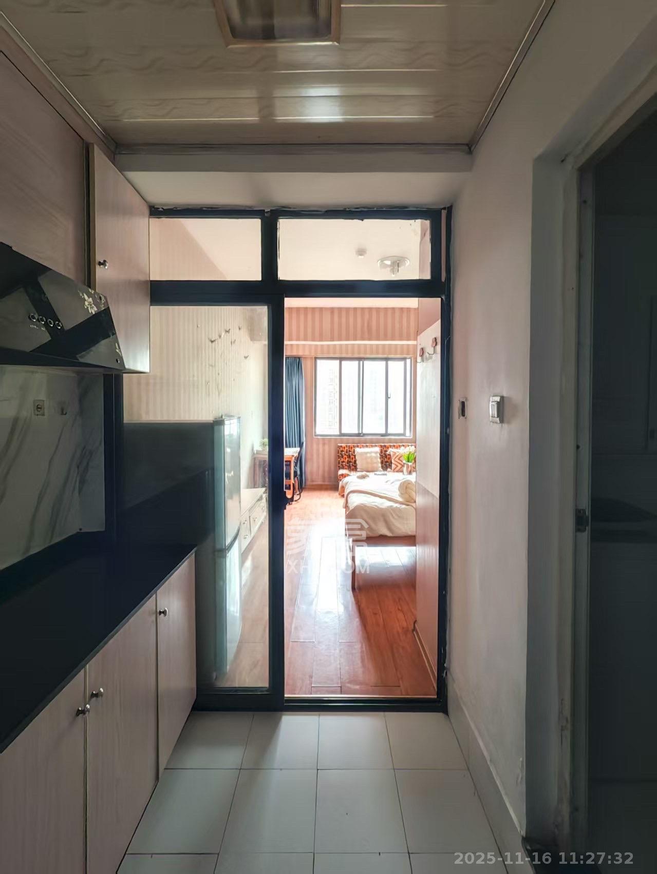 阳光锦城  1室1厅1卫    1300.0元/月室内图