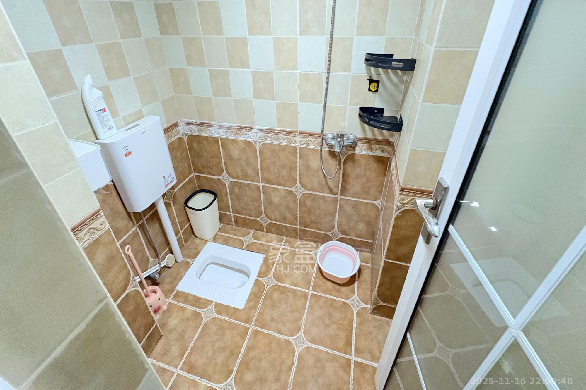 铂宫  2室2厅2卫    120.0万卫生间