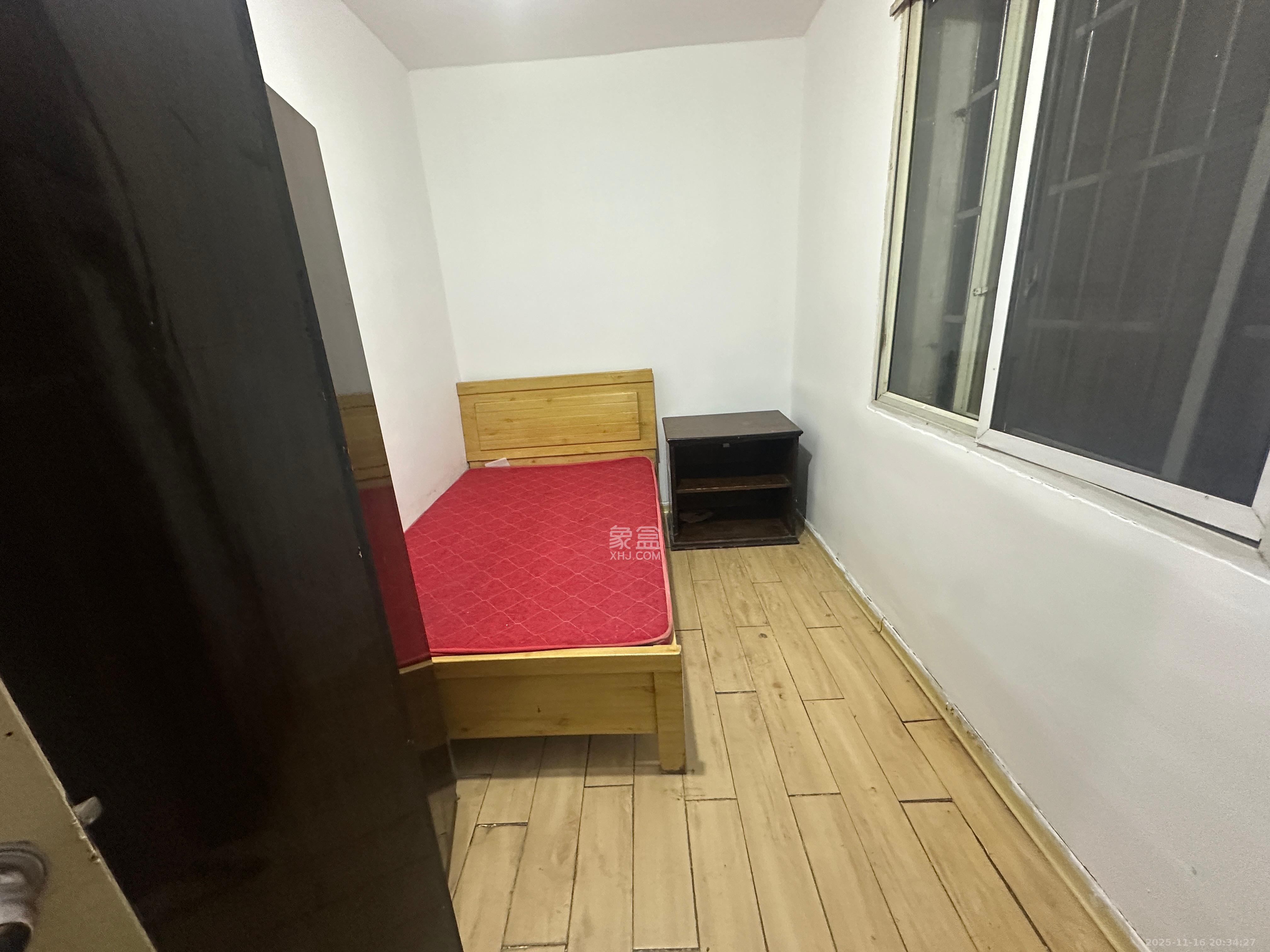 识字里社区  2室1厅1卫    1500.0元/月室内图