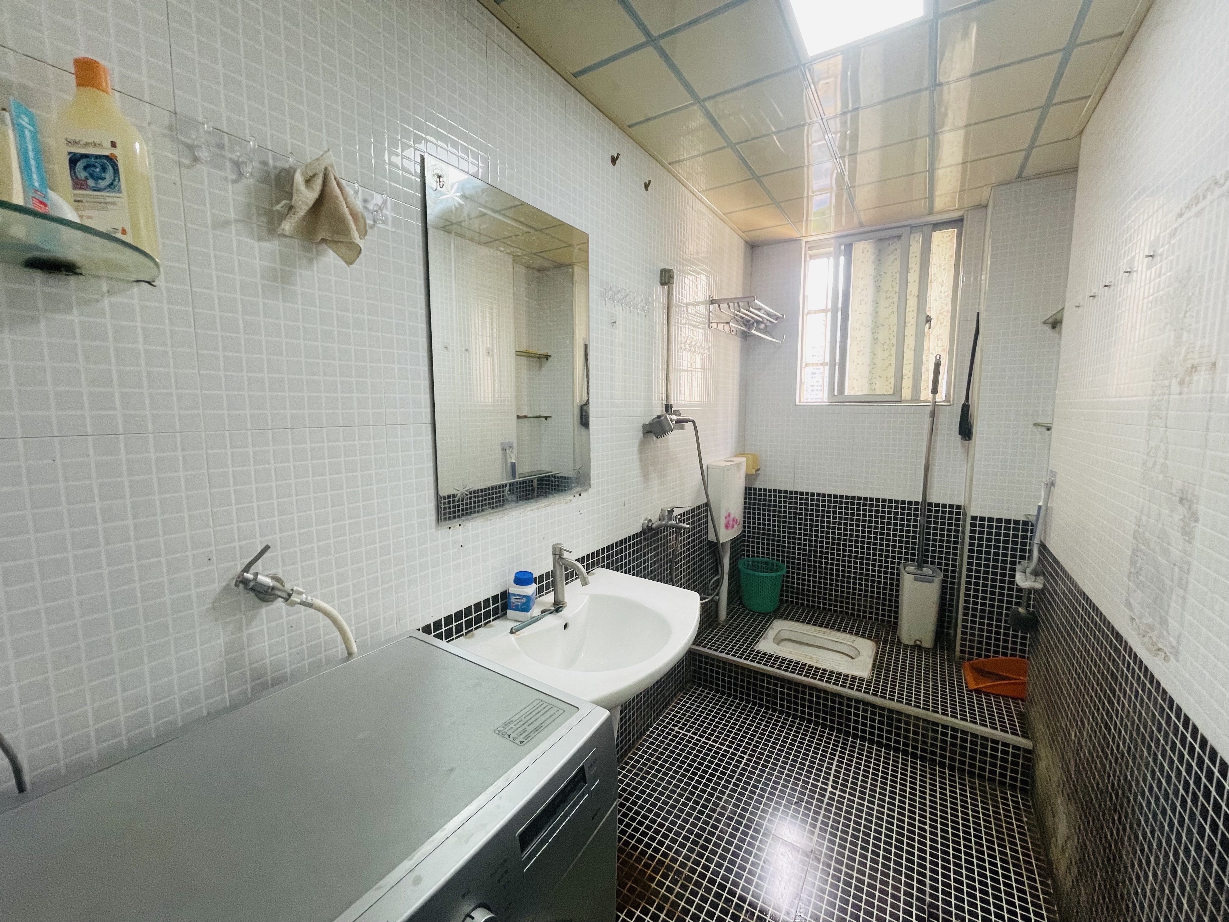 喜红公寓 3室2厅2卫 2600.0元/月 喜红公寓 3室2厅2卫 2600.0元/月室内图