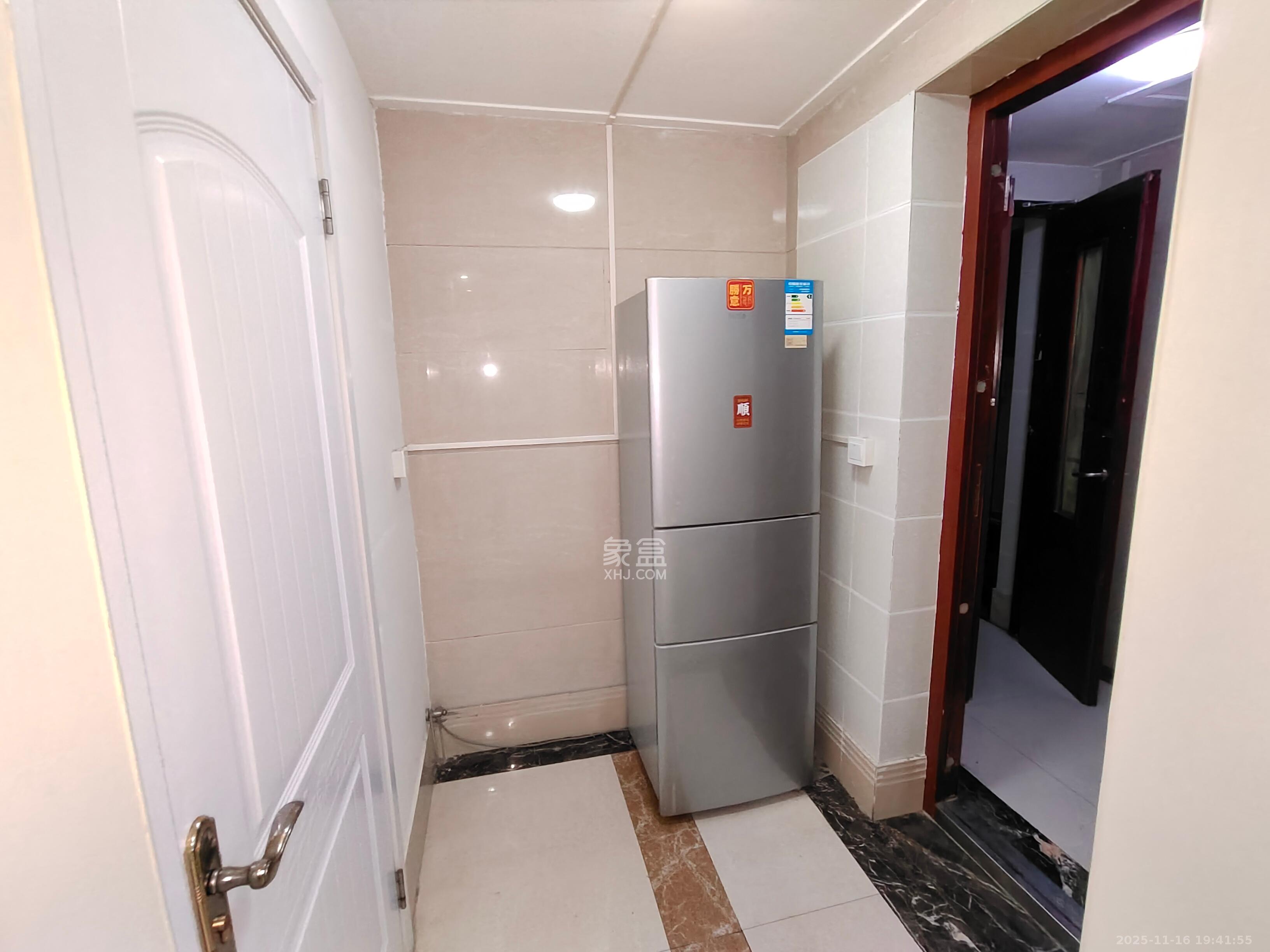 达美D6区  2室1厅1卫    2000.0元/月室内图