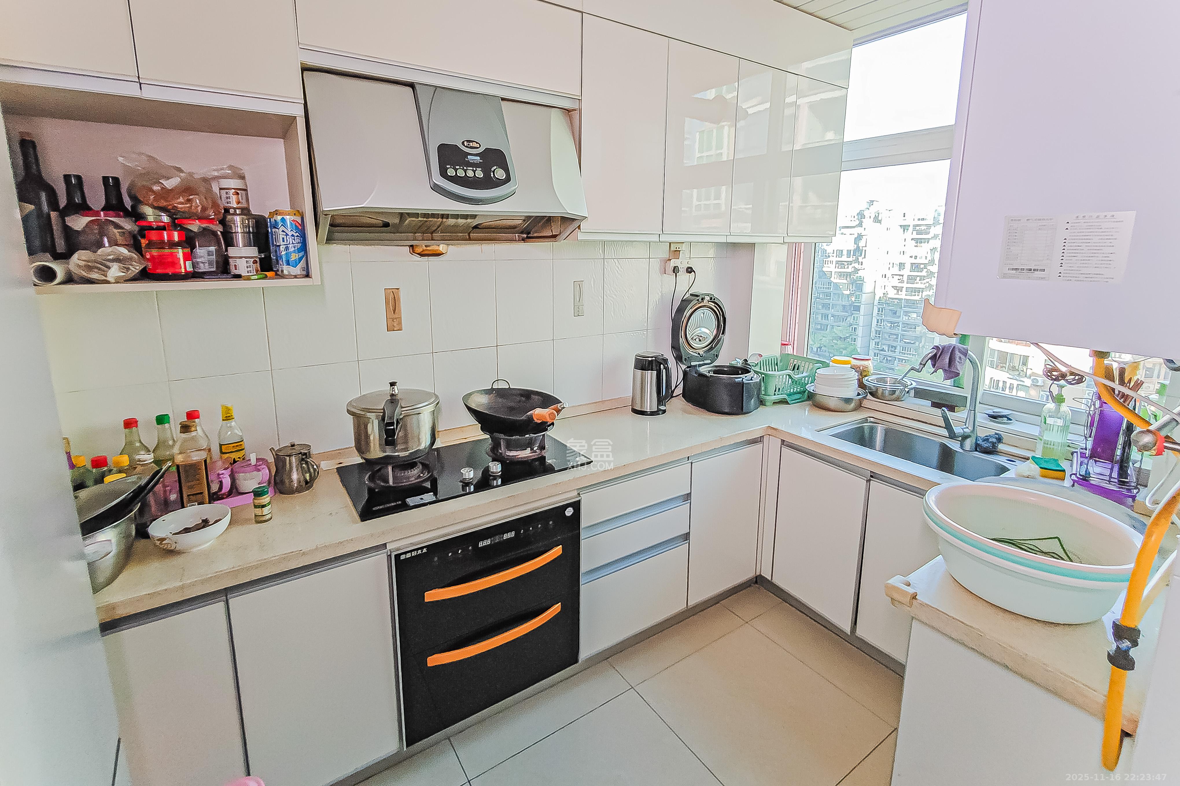 创远景园  4室2厅2卫    155.0万厨房