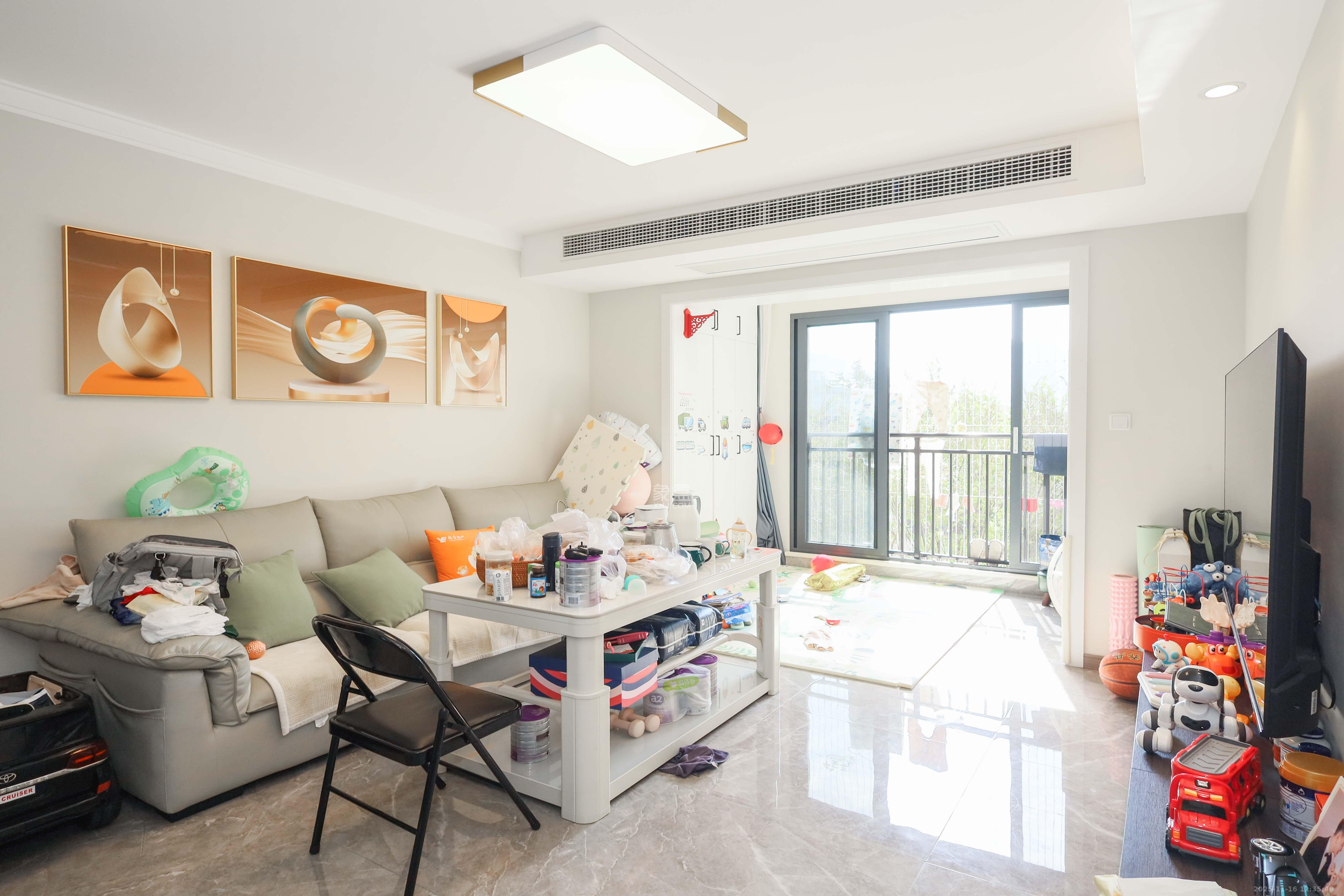 越秀亲爱里  4室2厅2卫    135.0万客厅