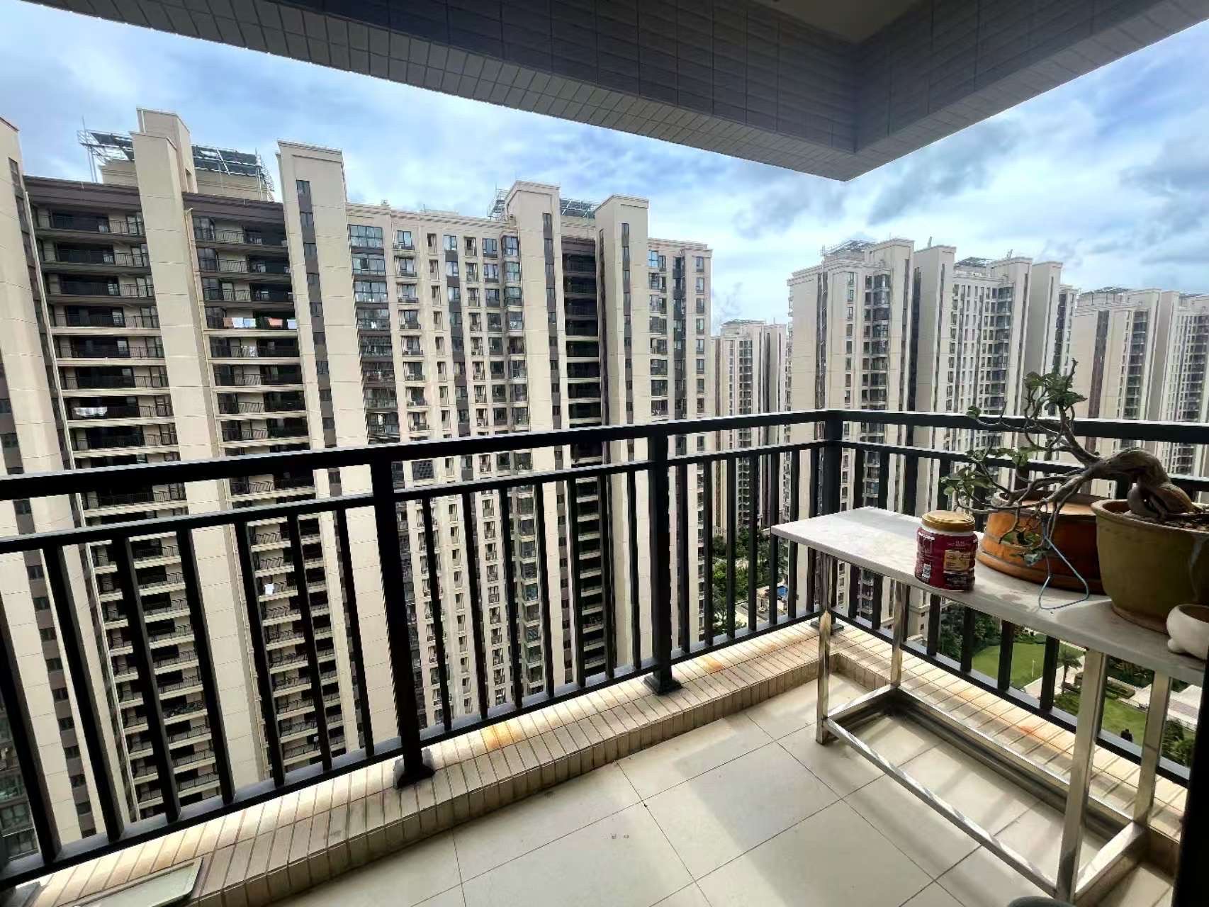 中海锦城  2室1厅1卫    2500.0元/月