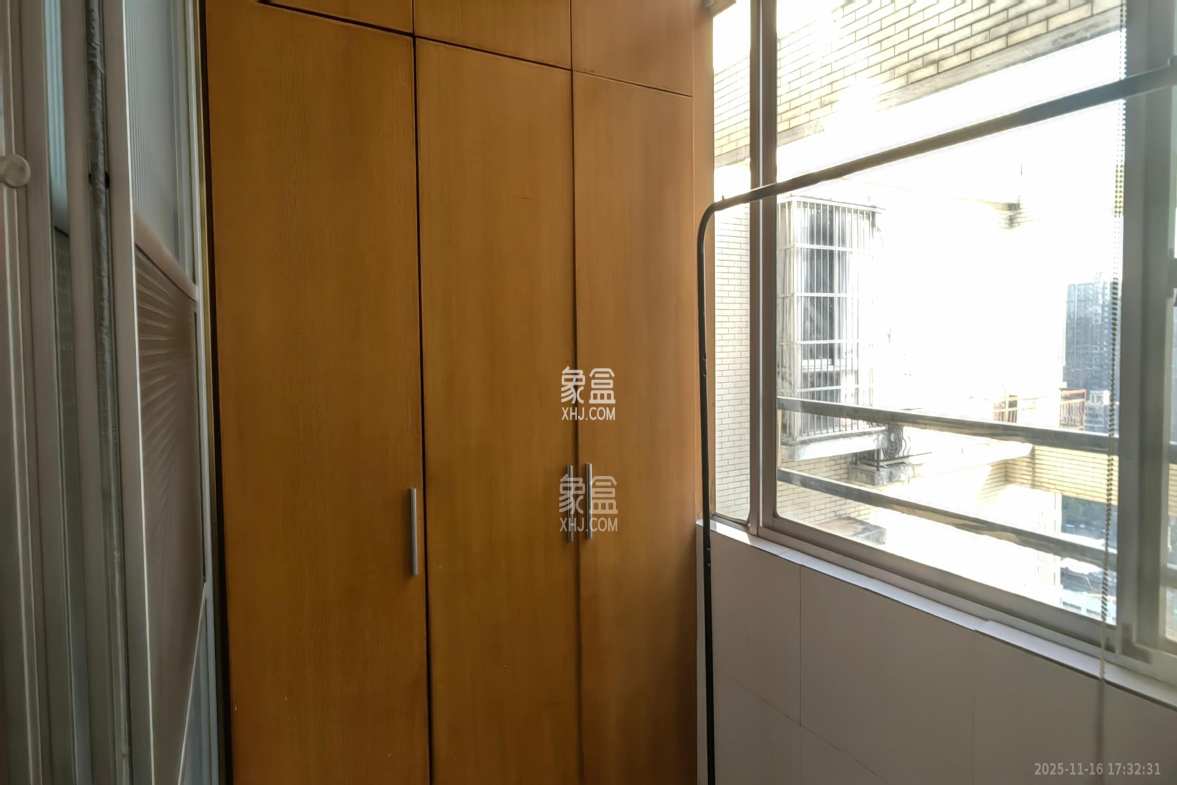 雄踞都市东家 2室2厅1卫 2000.0元/月 雄踞都市东家 2室2厅1卫 2000.0元/月室内图