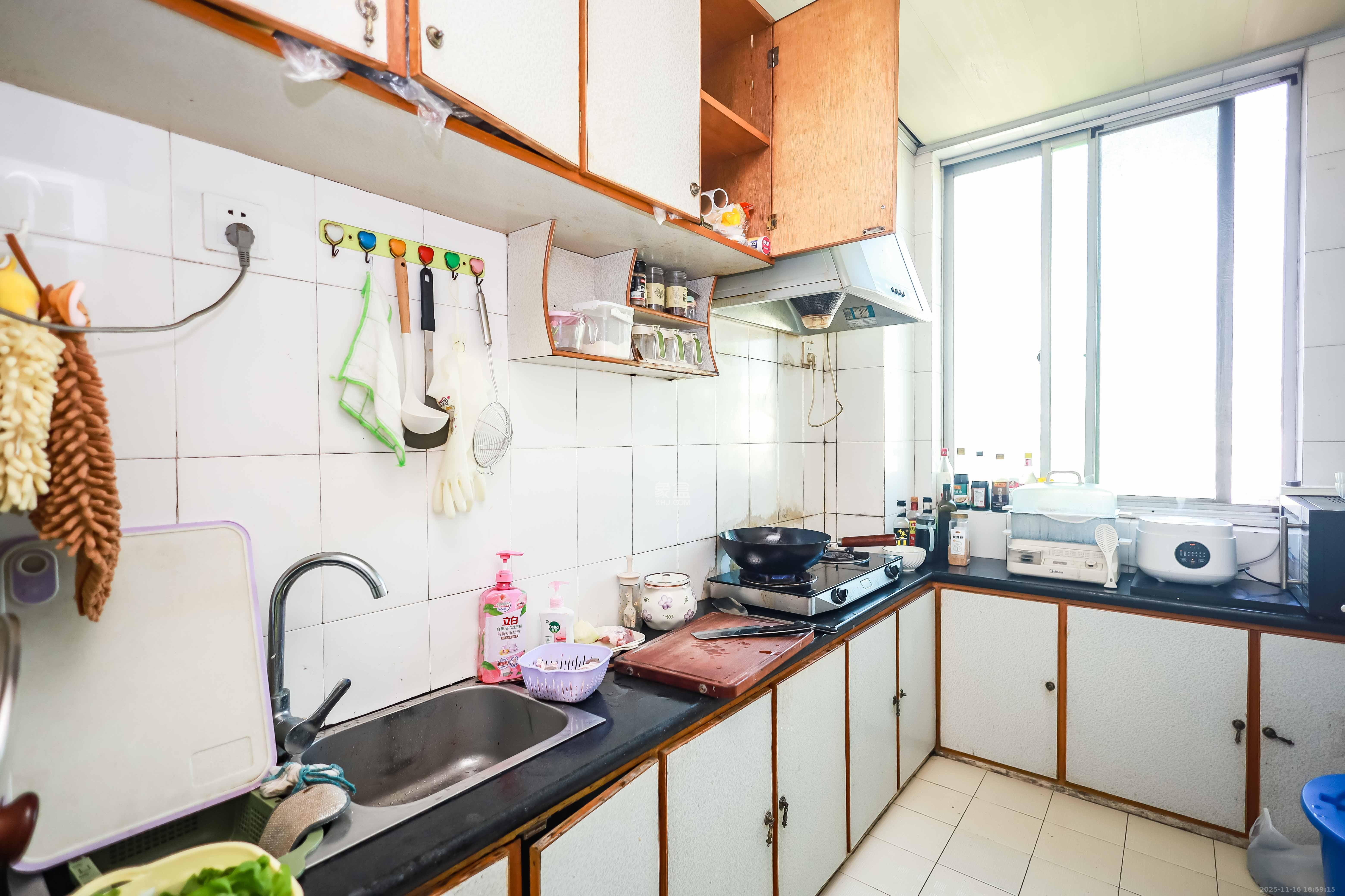 咸嘉新村嘉明苑  5室2厅2卫    105.0万厨房