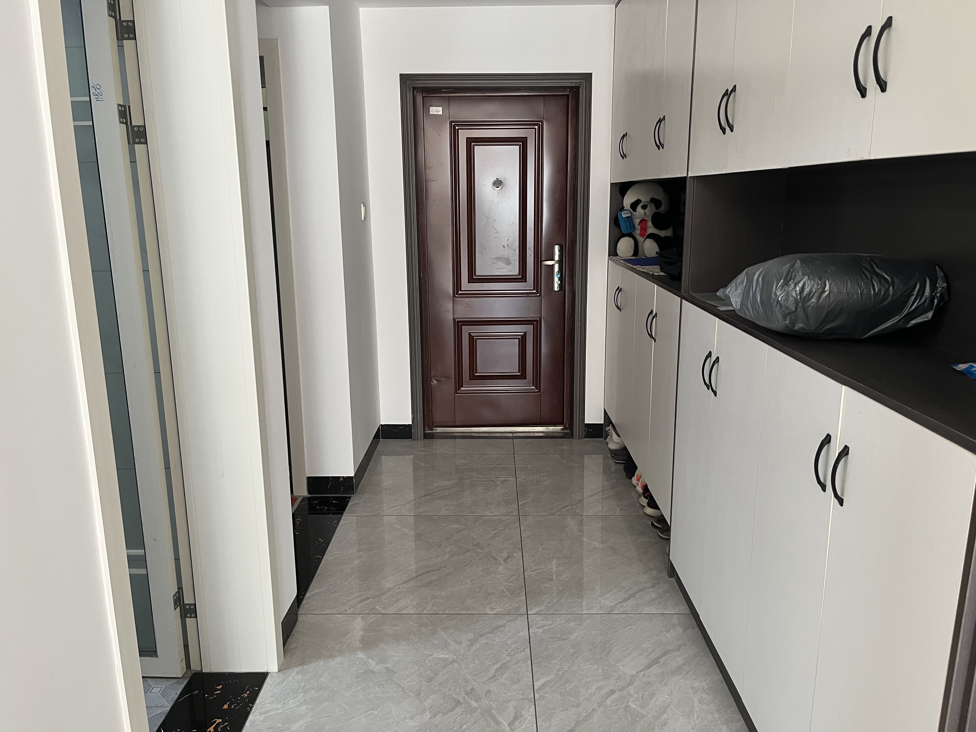 高盛国际  3室2厅2卫    2000.0元/月室内图