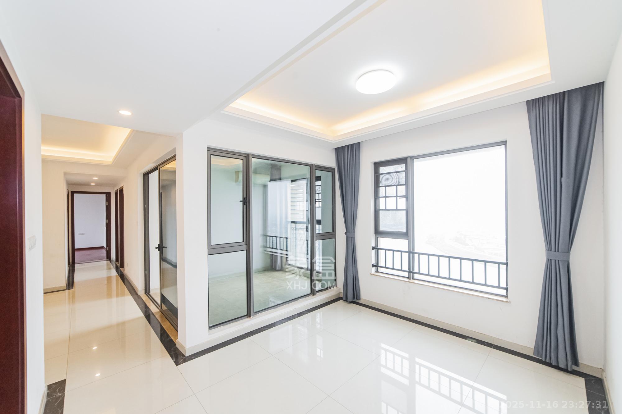 珠江郦城薰衣道 4室2厅2卫 132.0万 珠江郦城薰衣道 4室2厅2卫 132.0万客厅