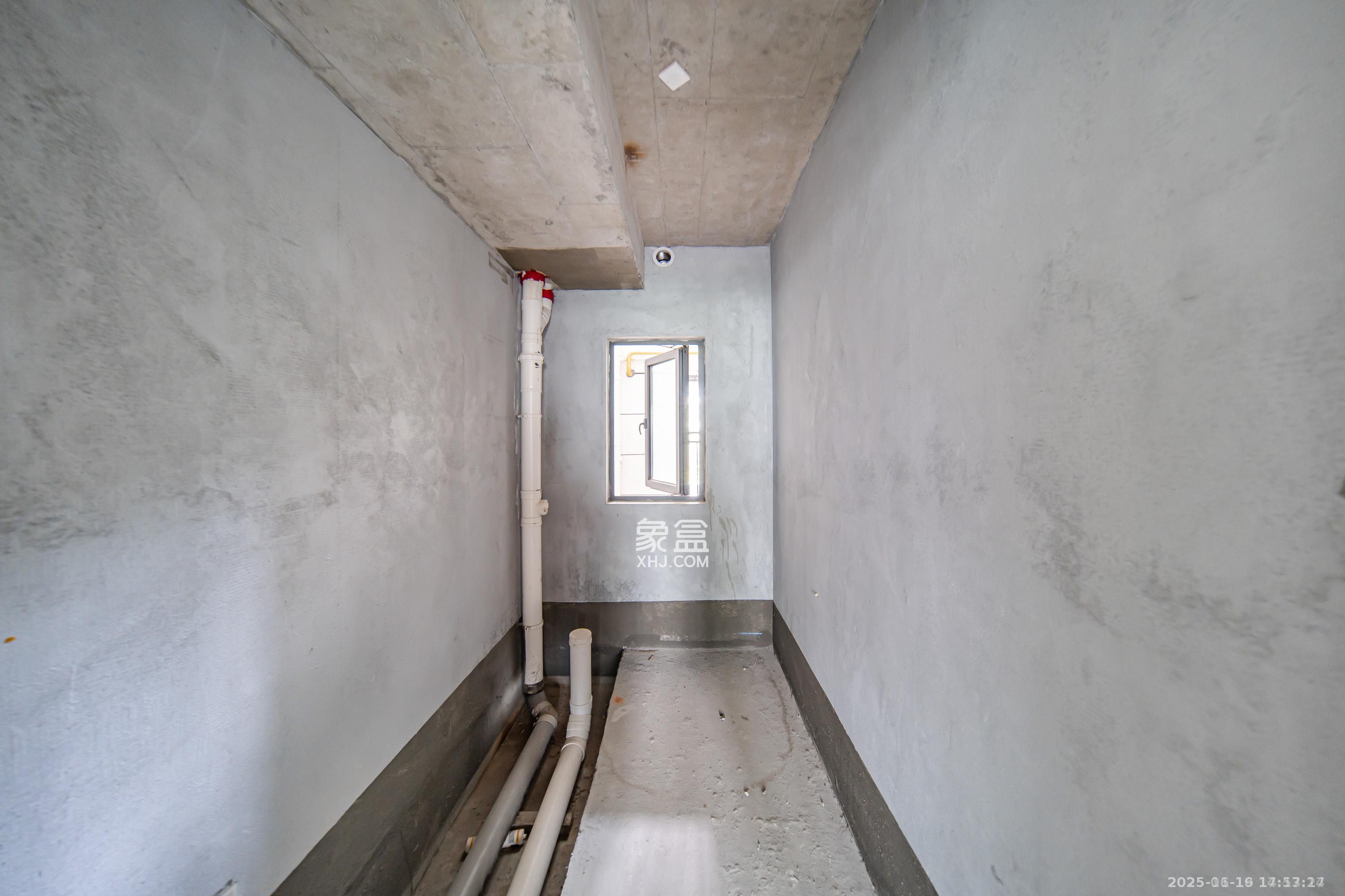 保利长交锦上  3室2厅1卫    1500.0元/月室内图