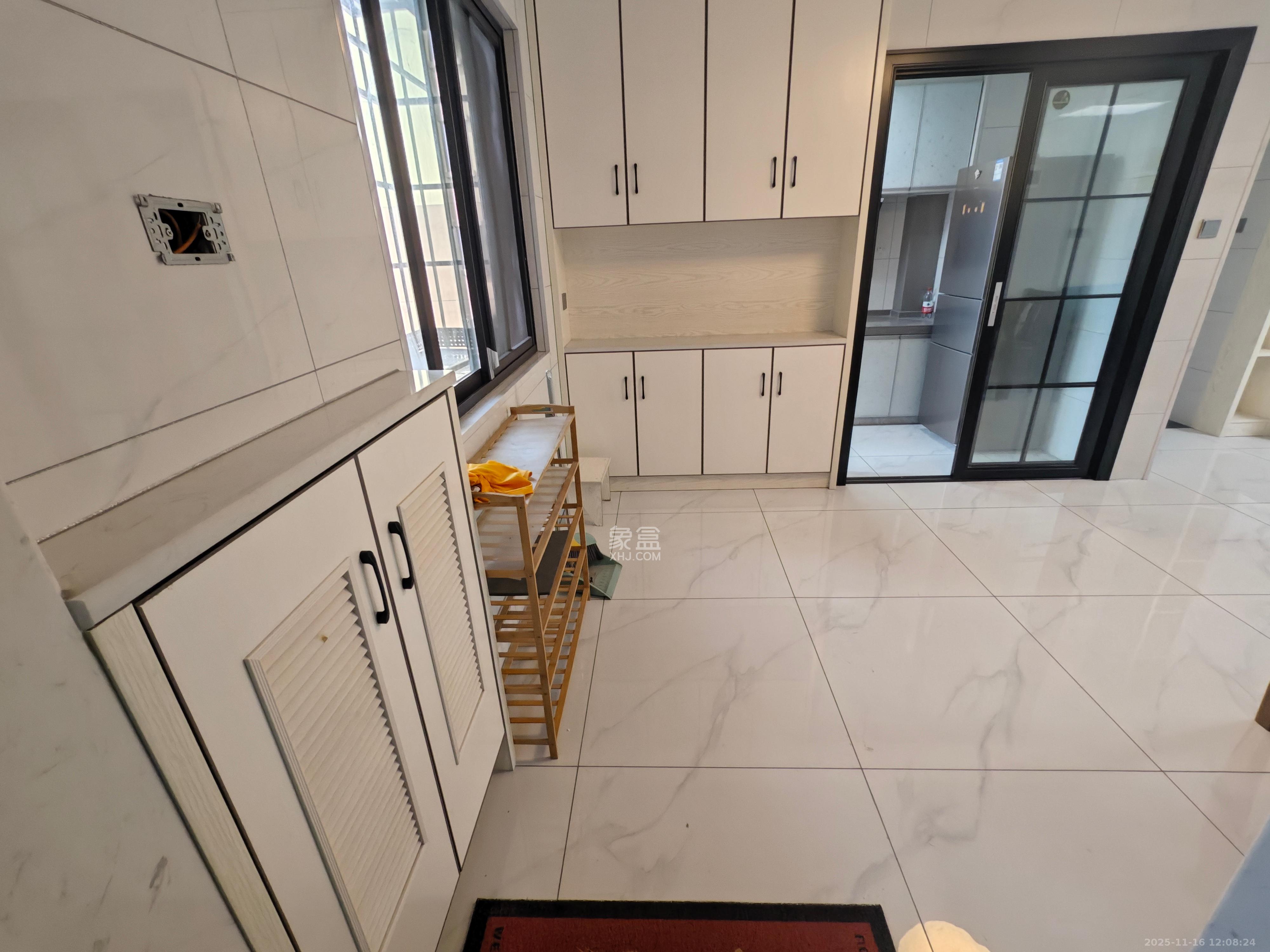 和润园三期 3室2厅2卫 2500.0元/月 和润园三期 3室2厅2卫 2500.0元/月室内图