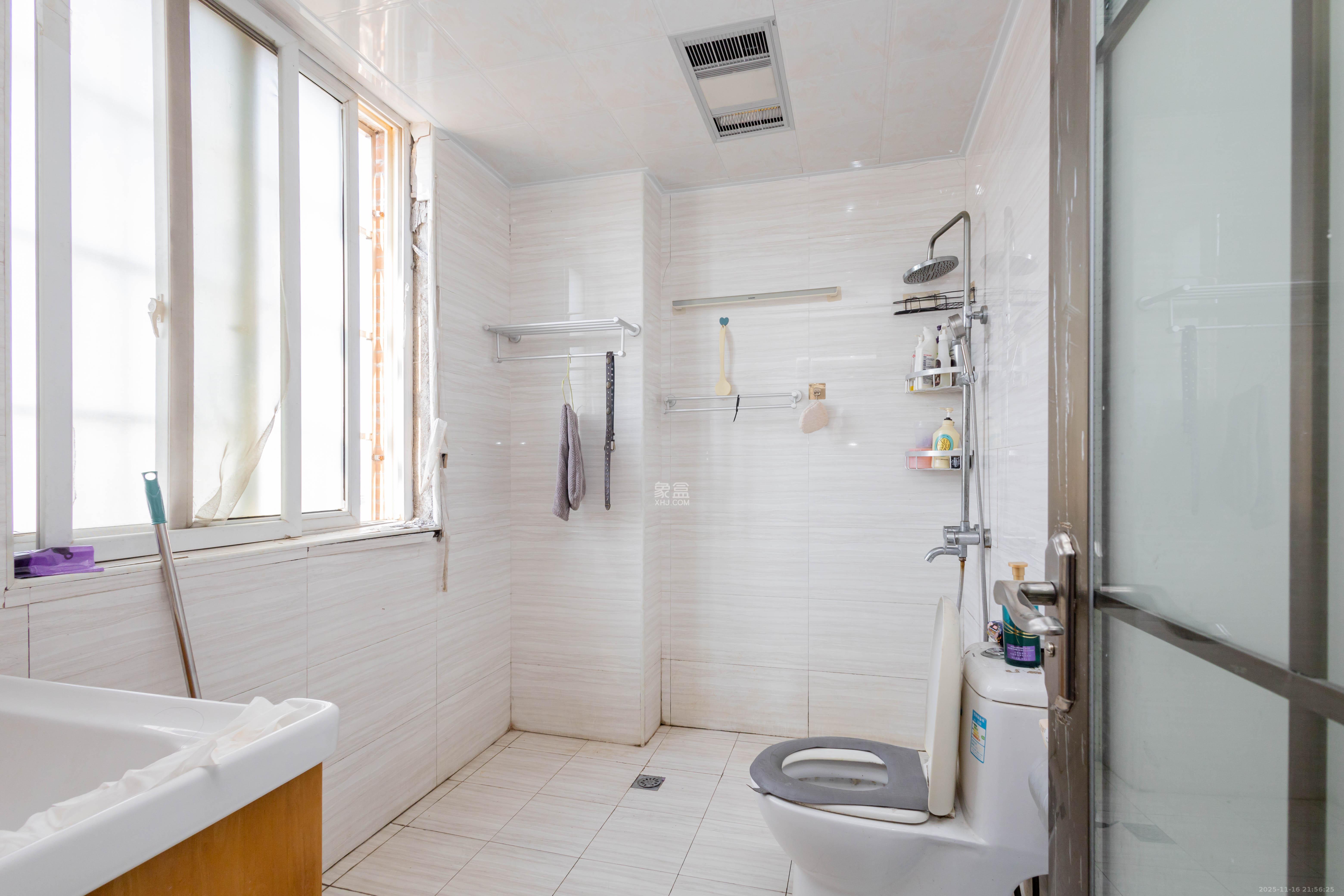 星城国际 3室2厅2卫 52.8万 星城国际 3室2厅2卫 52.8万卫生间