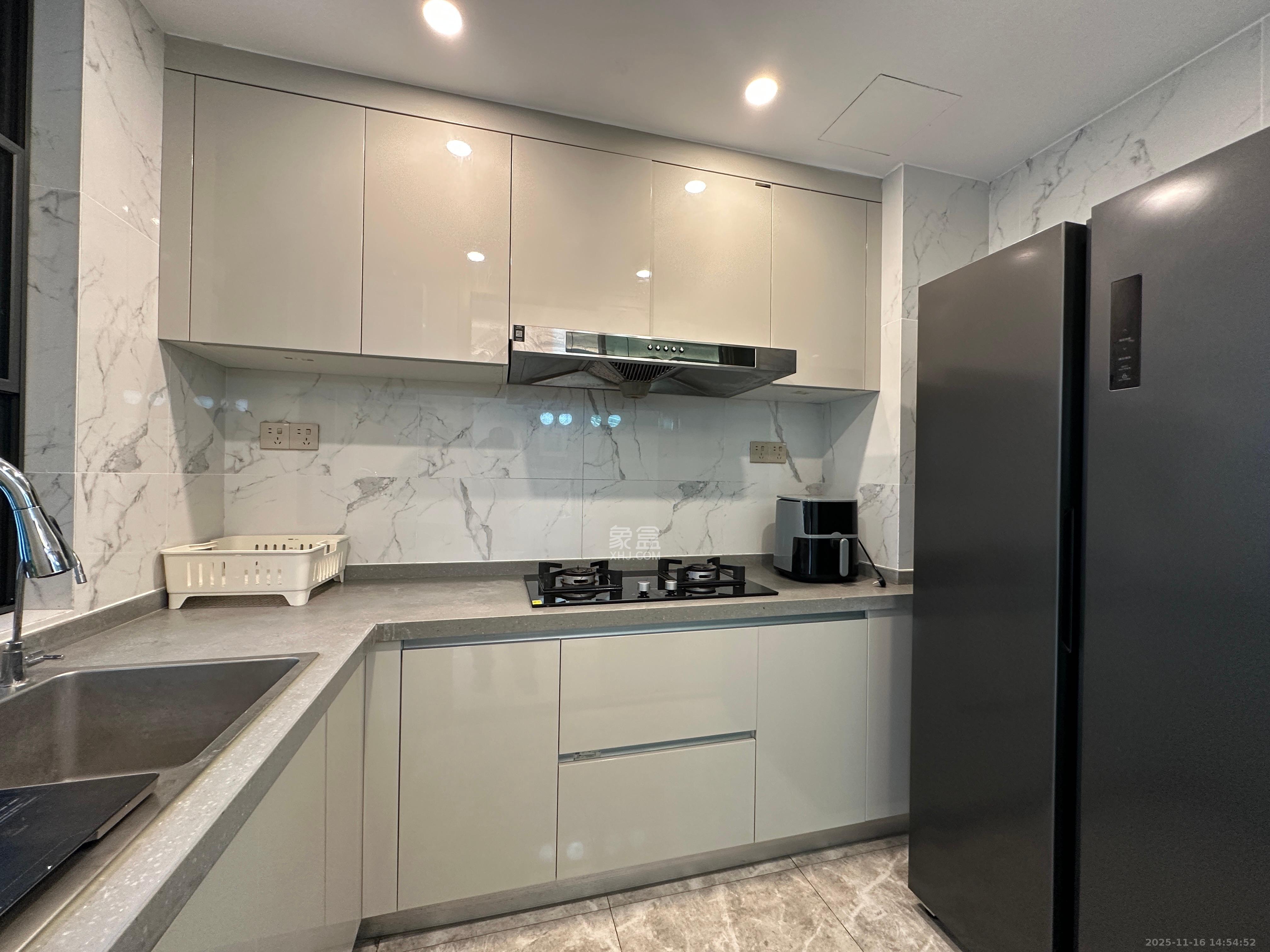 复地滨江金融中心  4室2厅2卫    6900.0元/月室内图