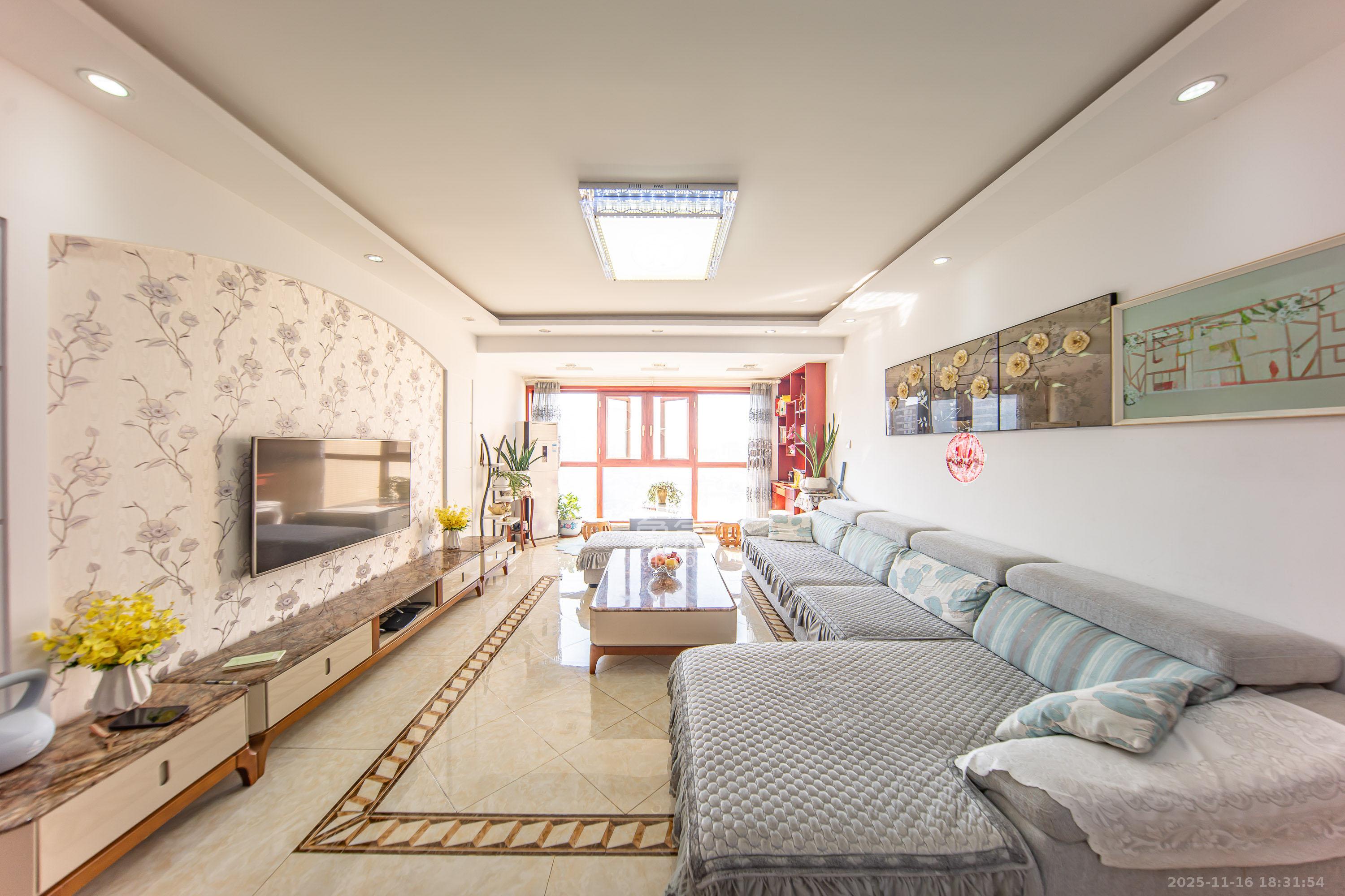 湘熙水郡（观澜海赋家园）  4室2厅2卫    170.0万客厅