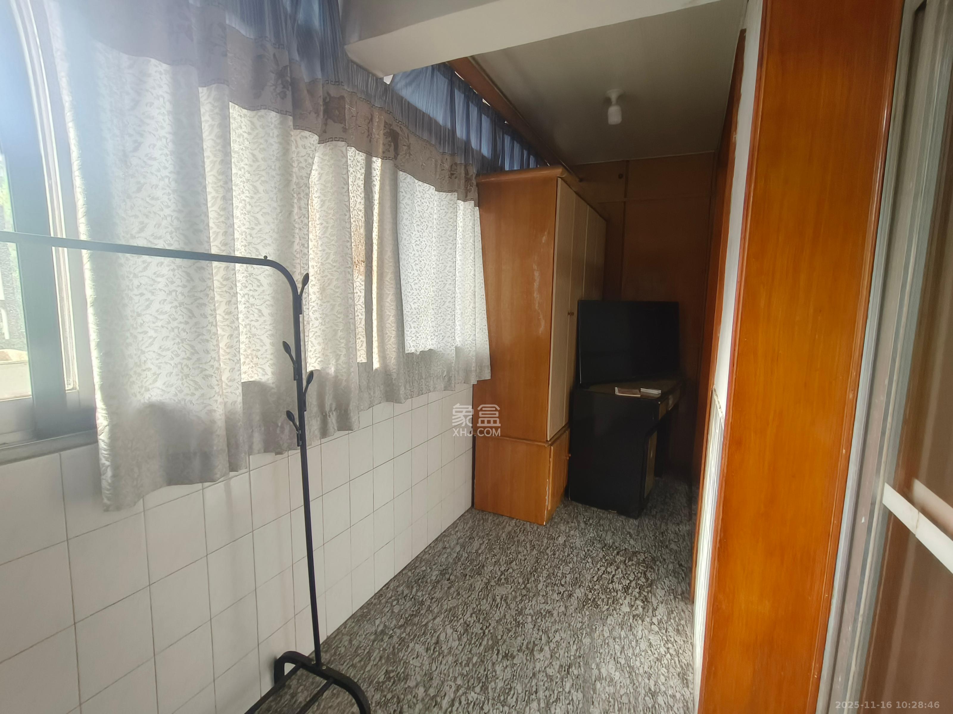 西湖新村  3室1厅1卫    2600.0元/月室内图