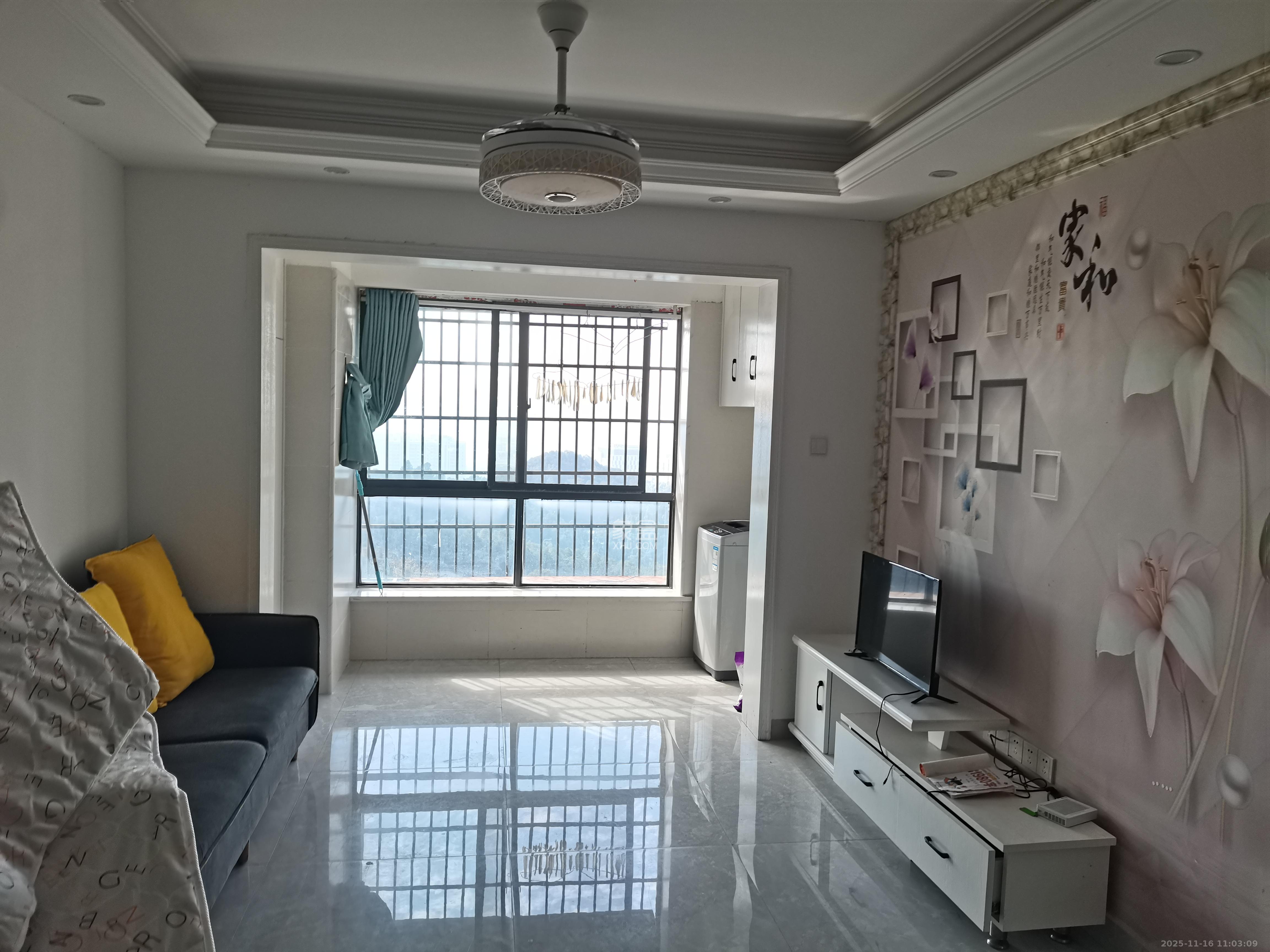 天麓尚层  2室2厅1卫    1800.0元/月