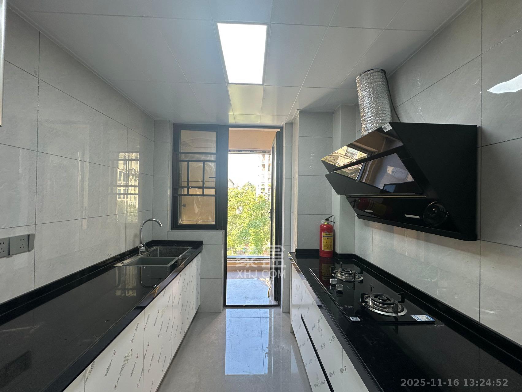 绿地海外滩二期  3室1厅1卫    2400.0元/月室内图