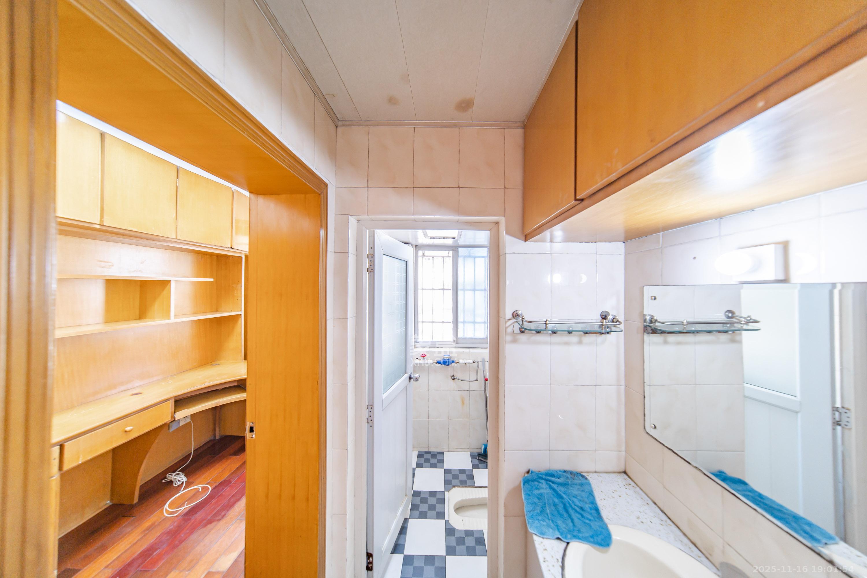 金帆小区 2室2厅1卫 48.8万 金帆小区 2室2厅1卫 48.8万卫生间