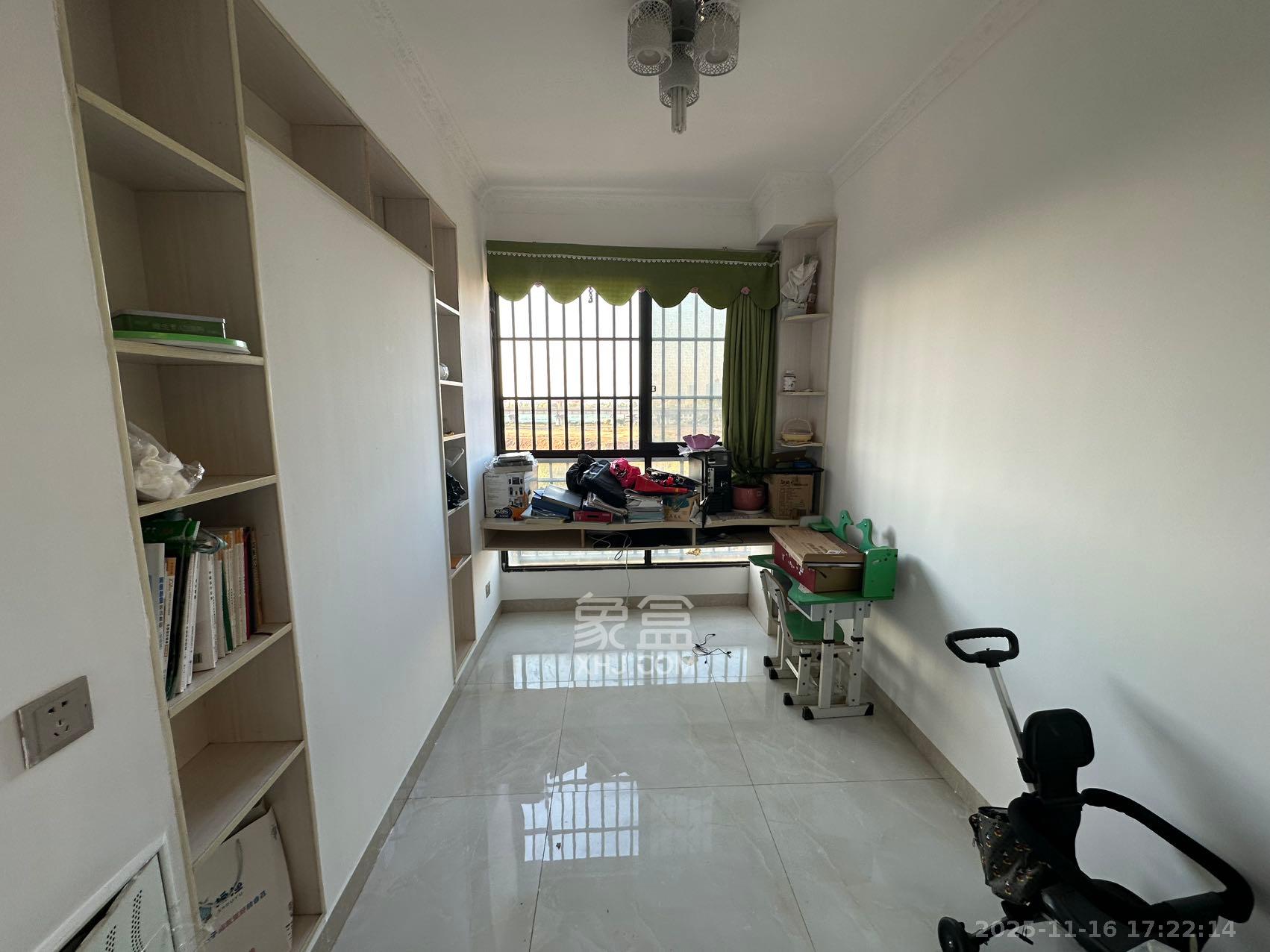 绿地海外滩一期  1室0厅0卫    2000.0元/月室内图