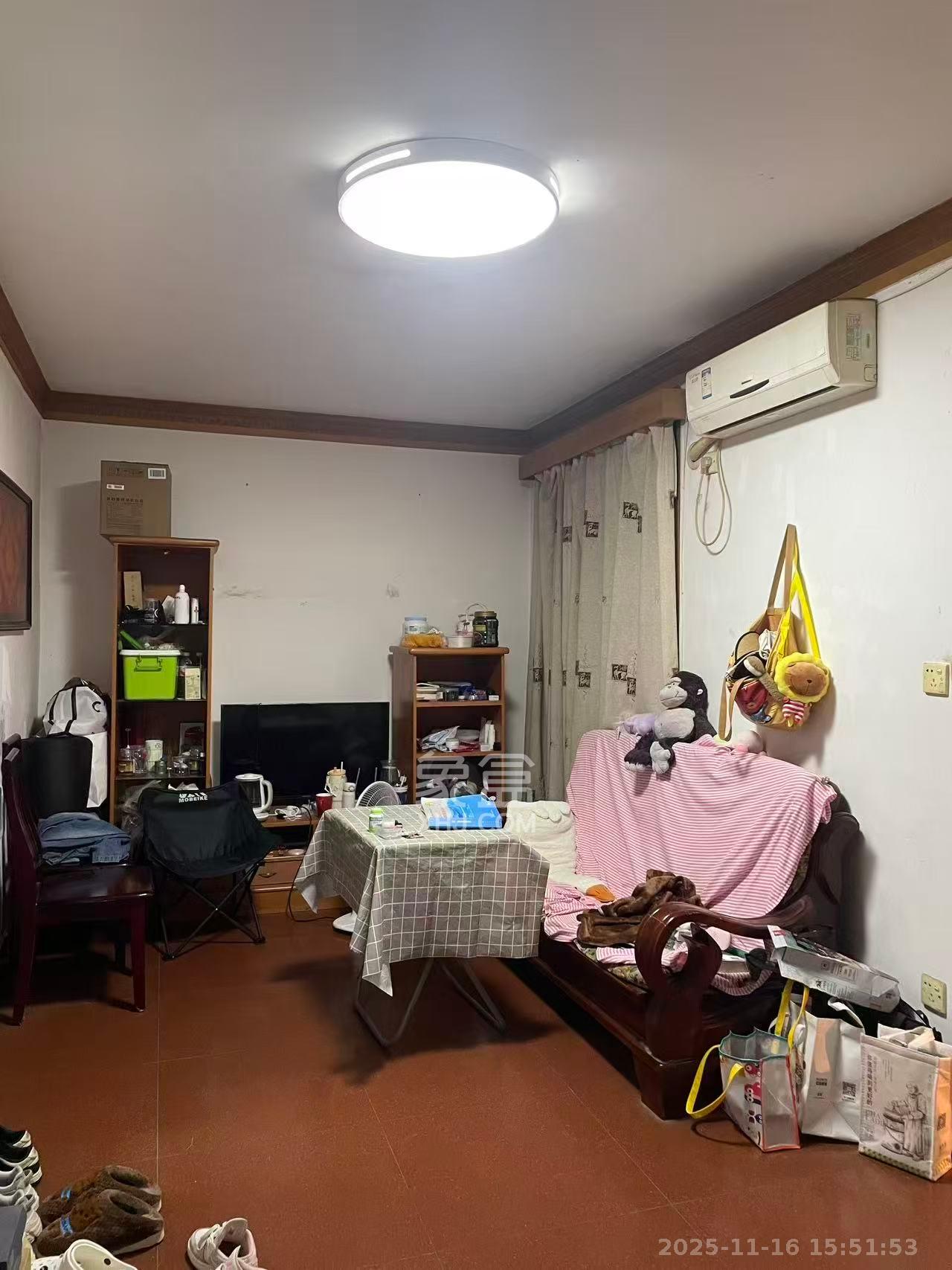 解放四村石子冲 1室0厅0卫 1500.0元/月 解放四村石子冲 1室0厅0卫 1500.0元/月室内图