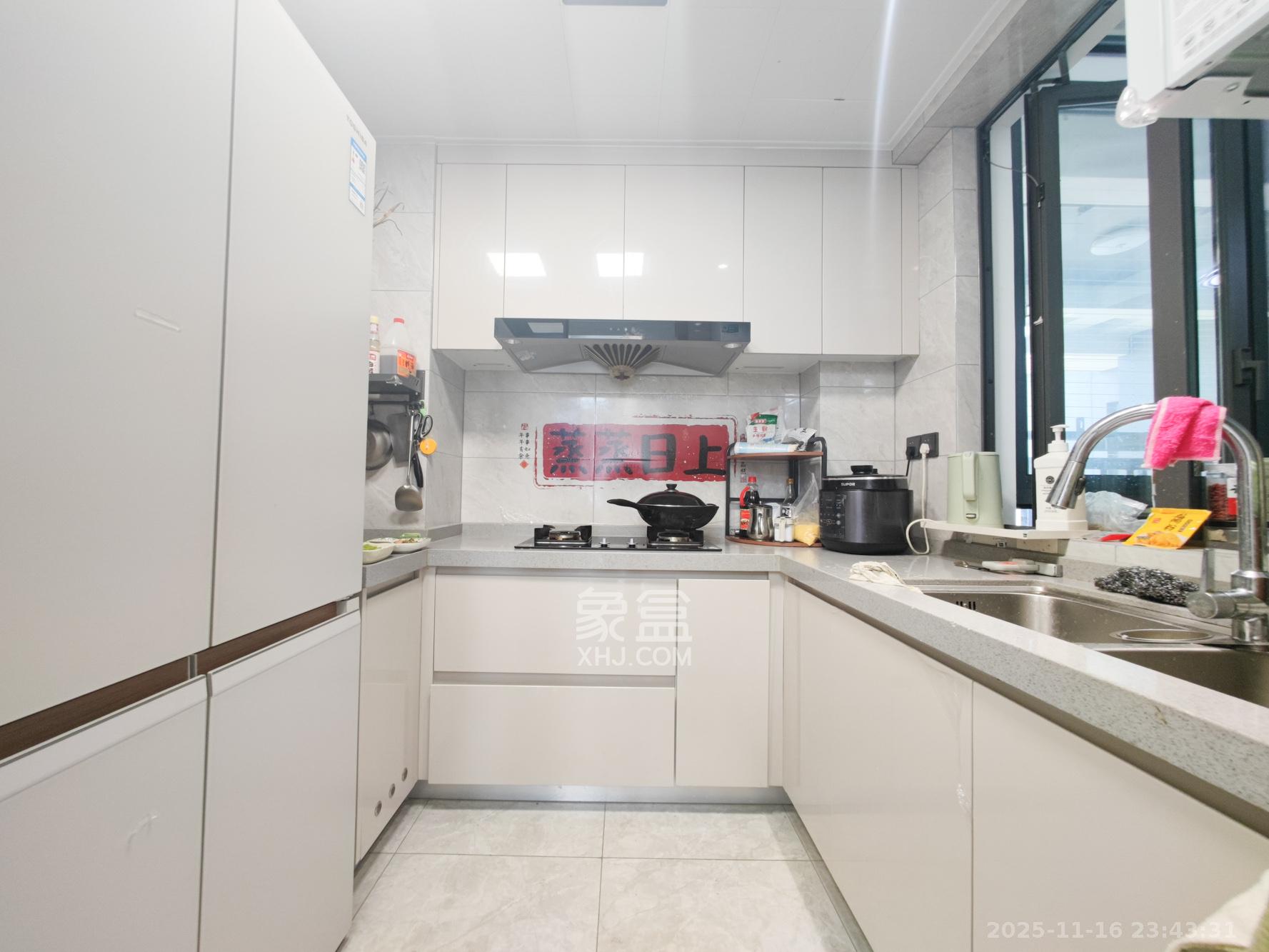 金地都会风華  3室2厅2卫    138.0万厨房