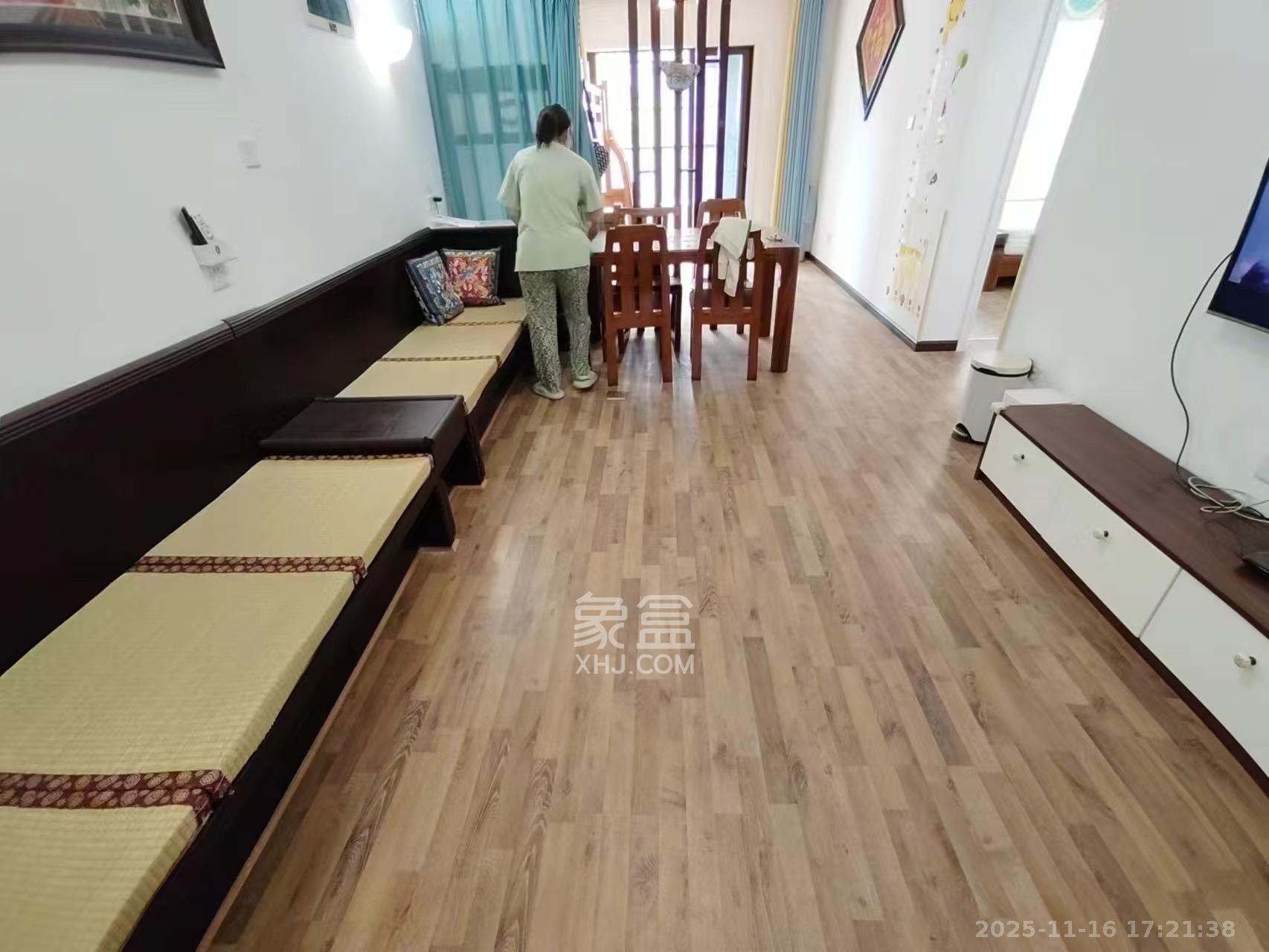 绿地中央广场 2室2厅1卫 2500.0元/月 绿地中央广场 2室2厅1卫 2500.0元/月室内图