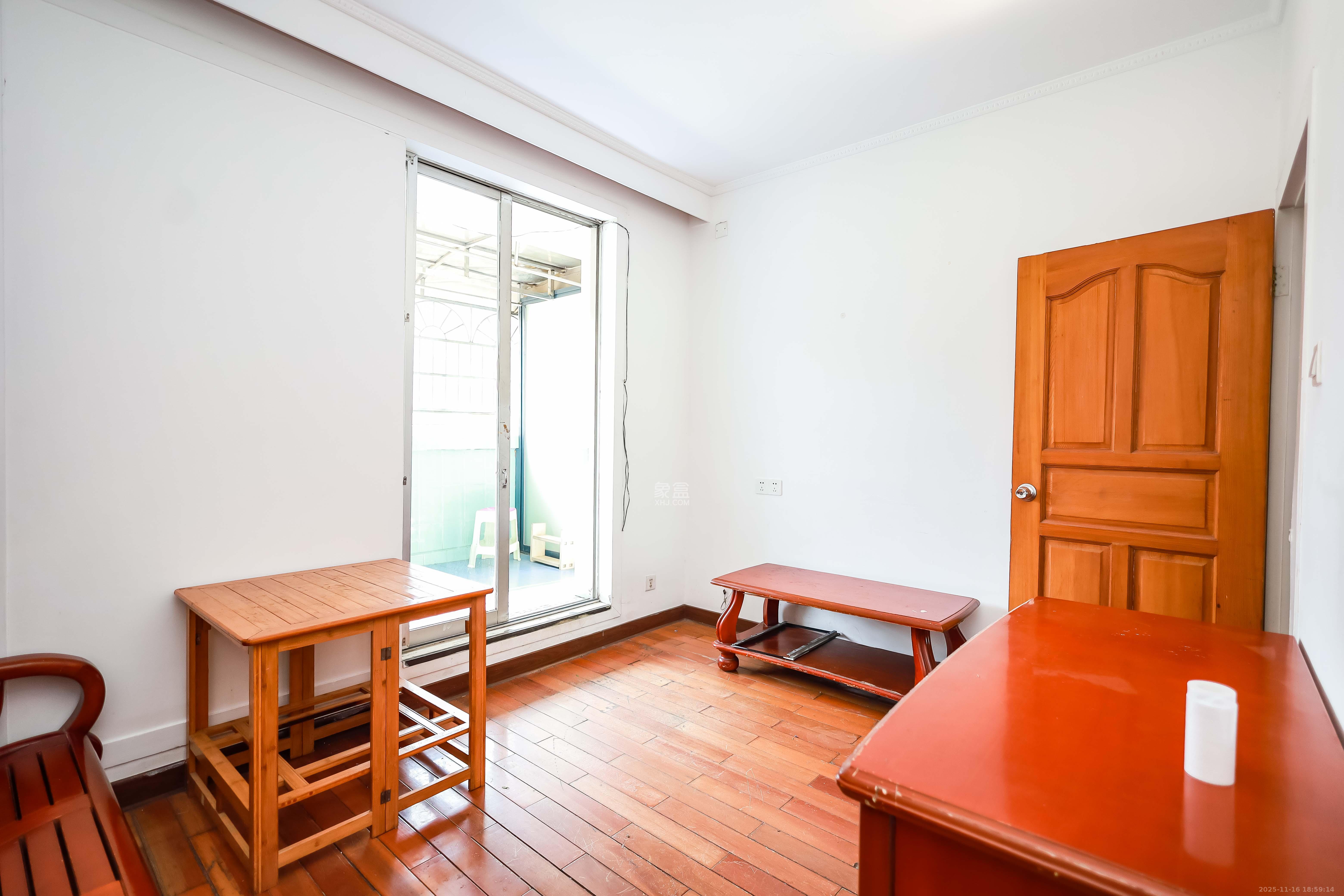 咸嘉新村嘉明苑  5室2厅2卫    105.0万其他