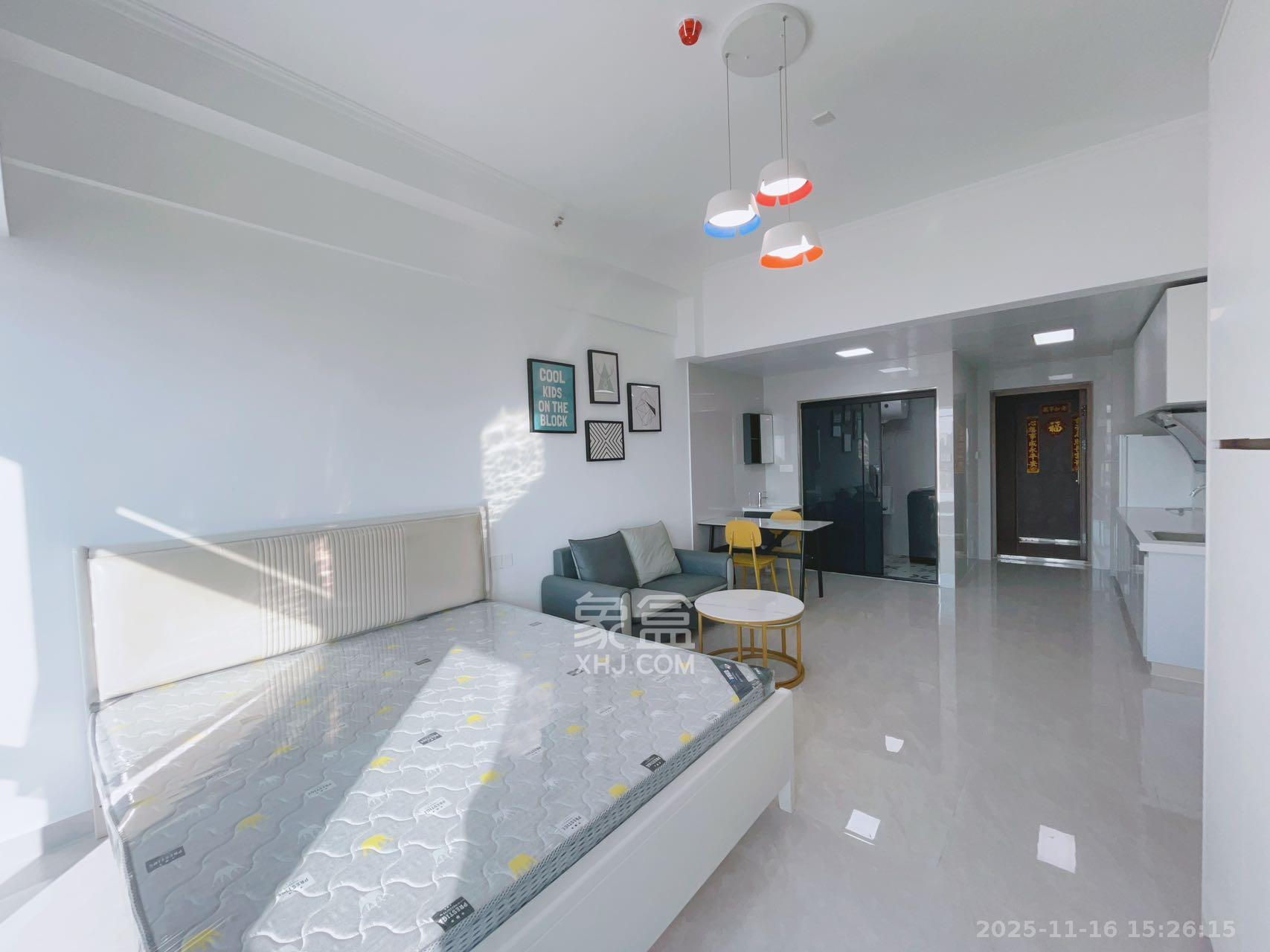 长房时代小镇  1室1厅1卫    1700.0元/月室内图