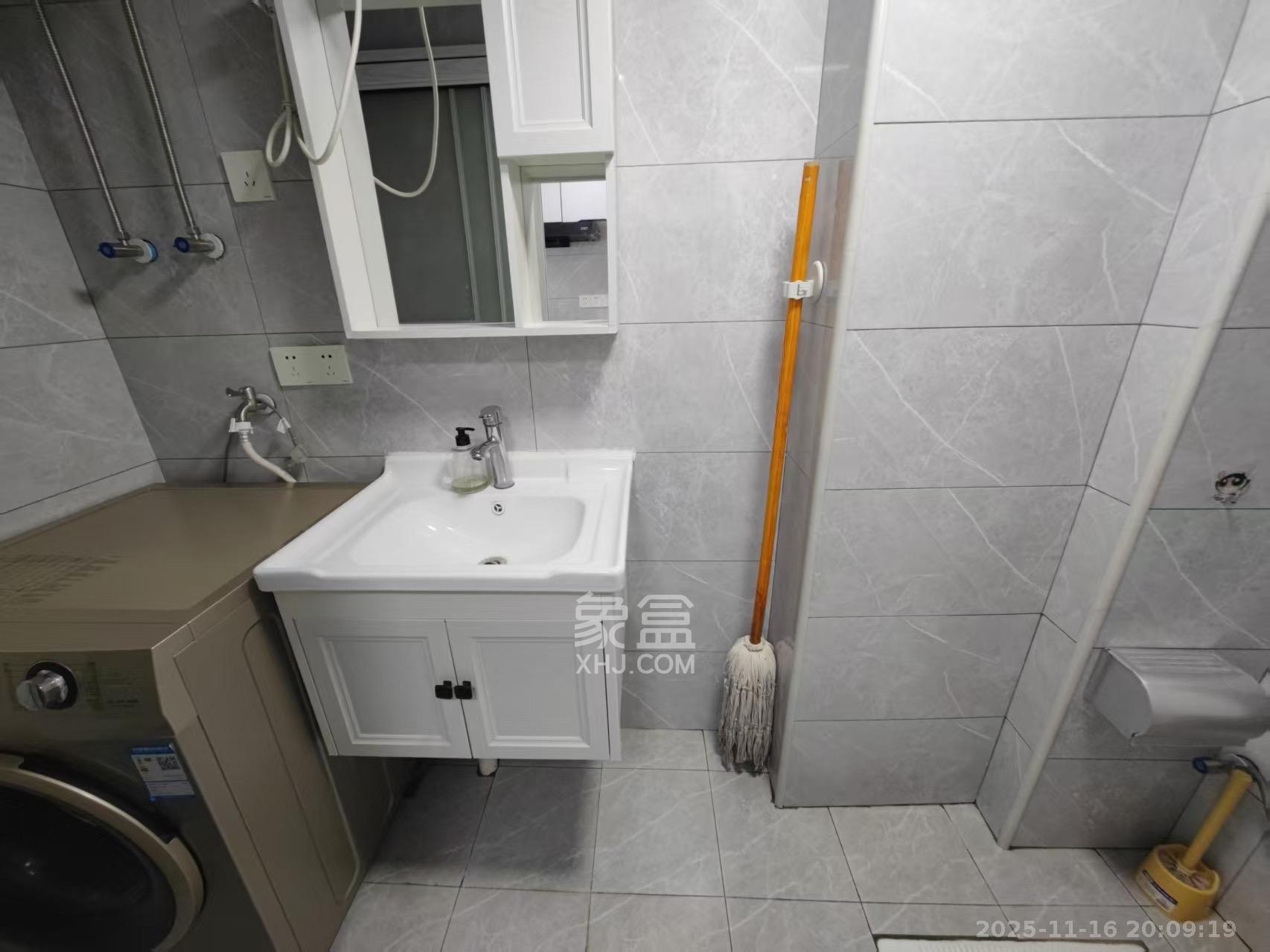 保利麓谷林语I区  1室1厅1卫    1300.0元/月室内图