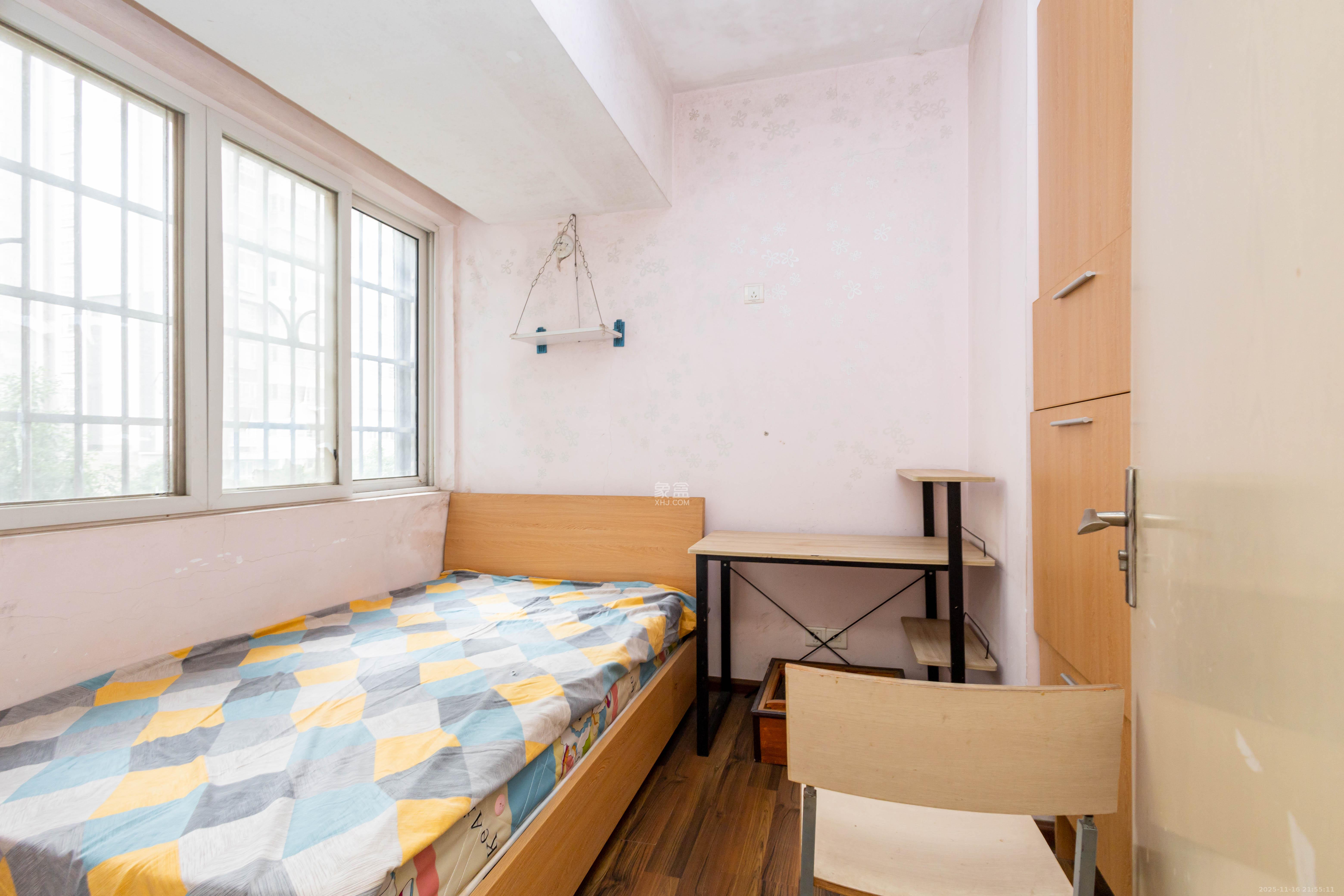 未来蜂巢  3室2厅1卫    42.0万卧室