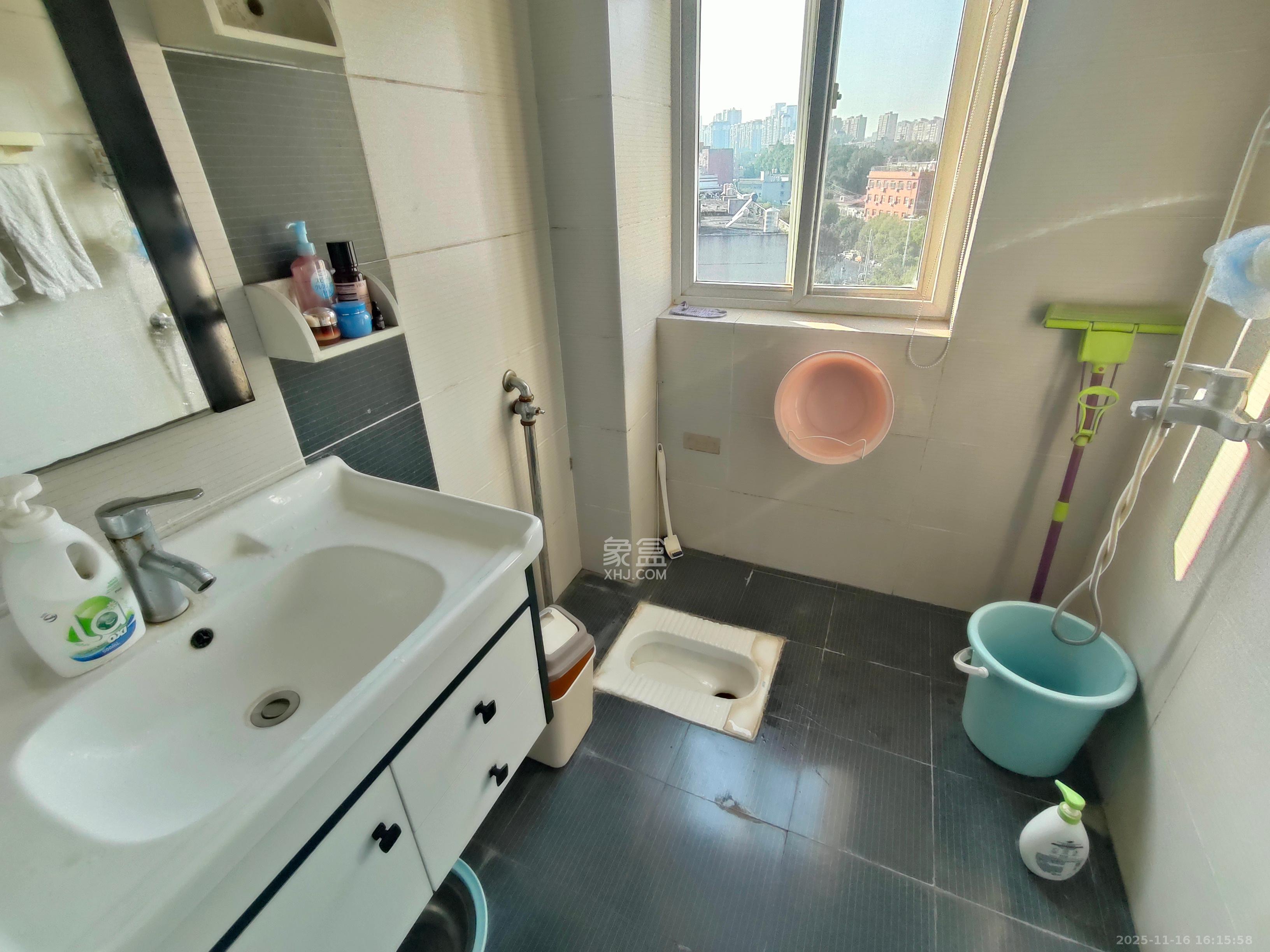 金信阳光在线  1室1厅1卫    1300.0元/月室内图