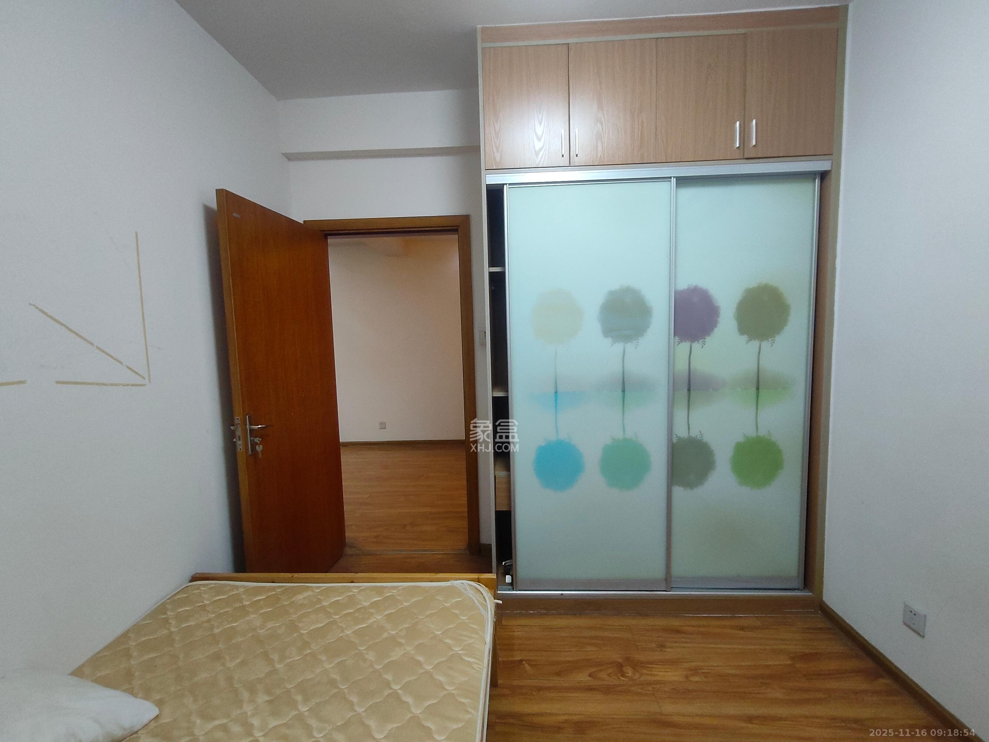 钰龙天下一期  2室2厅1卫    1800.0元/月室内图